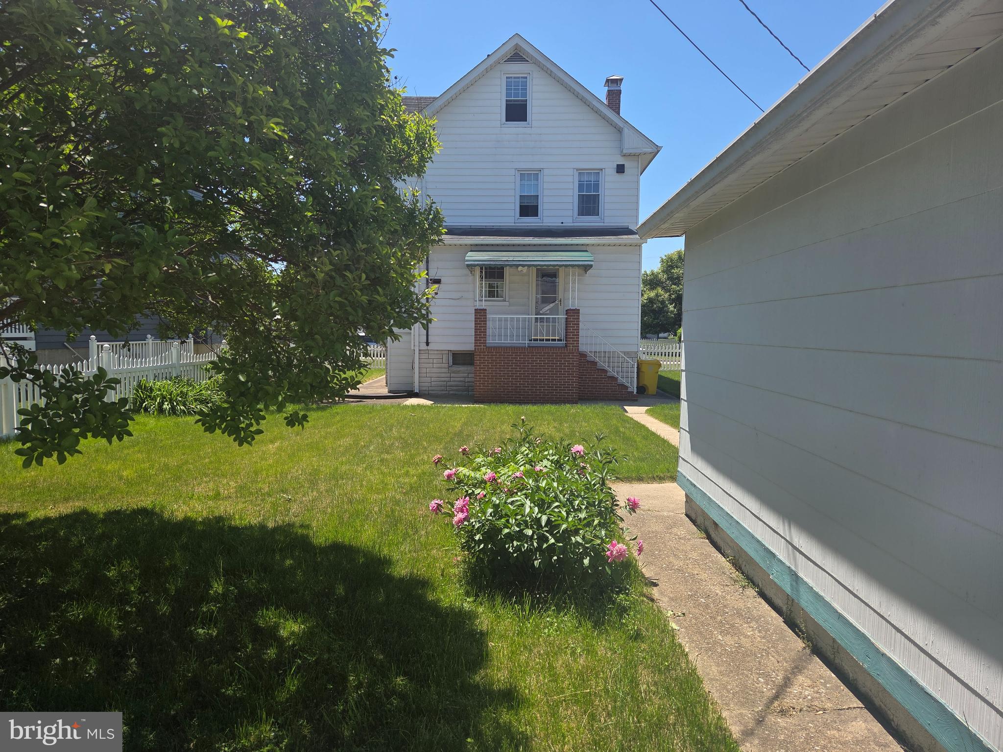 102 7TH AVENUE