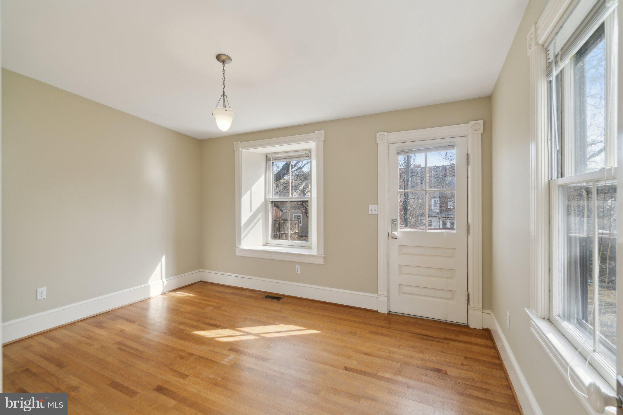 CLARENDON - Residential