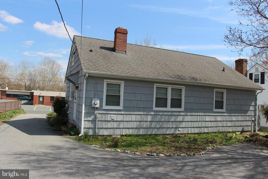 EASTON - Residential Lease