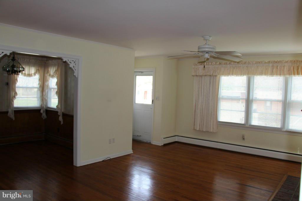 EASTON - Residential Lease