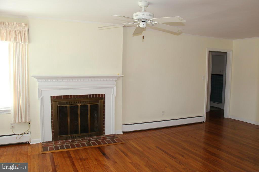 EASTON - Residential Lease