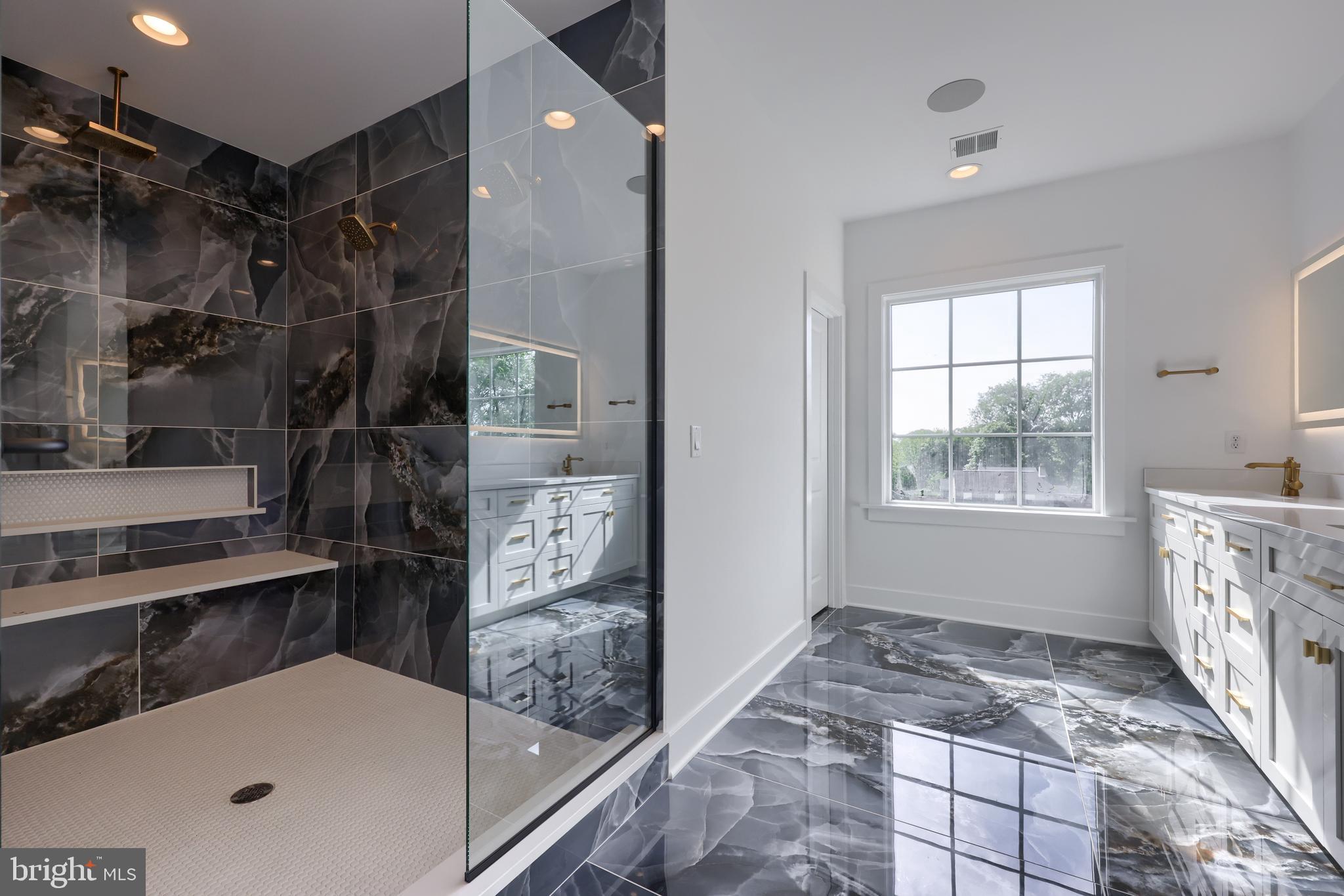 HAYDN MANOR - Residential