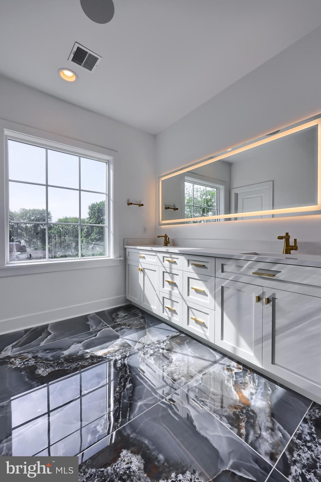 HAYDN MANOR - Residential