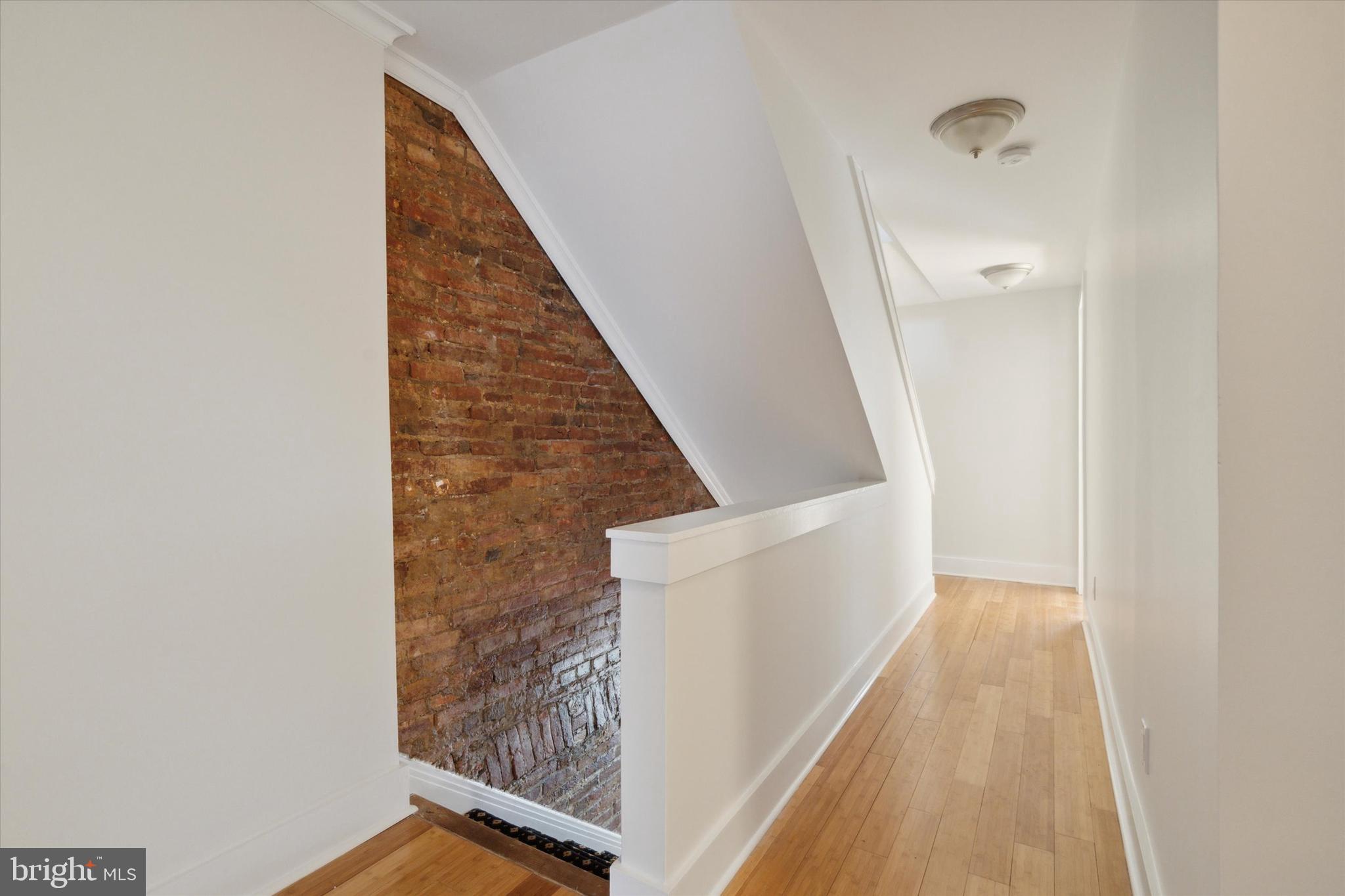 QUEEN VILLAGE - Residential