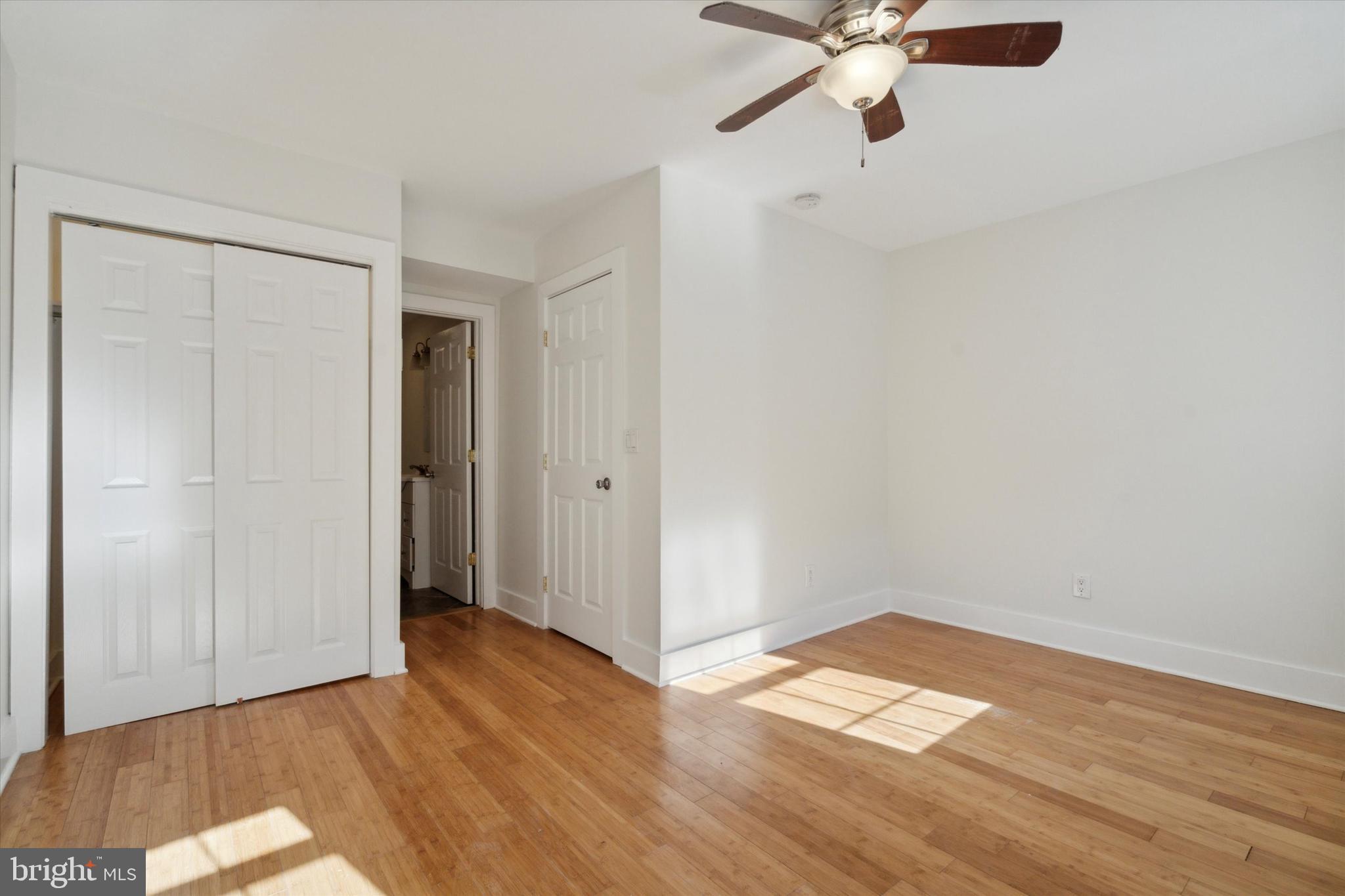 QUEEN VILLAGE - Residential