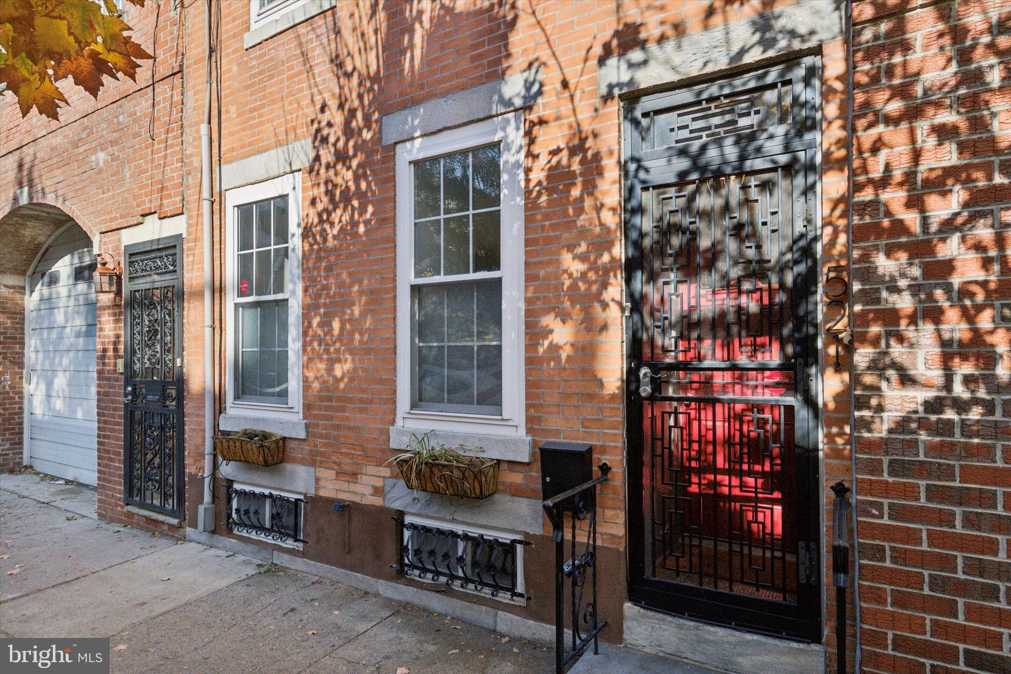 QUEEN VILLAGE - Residential