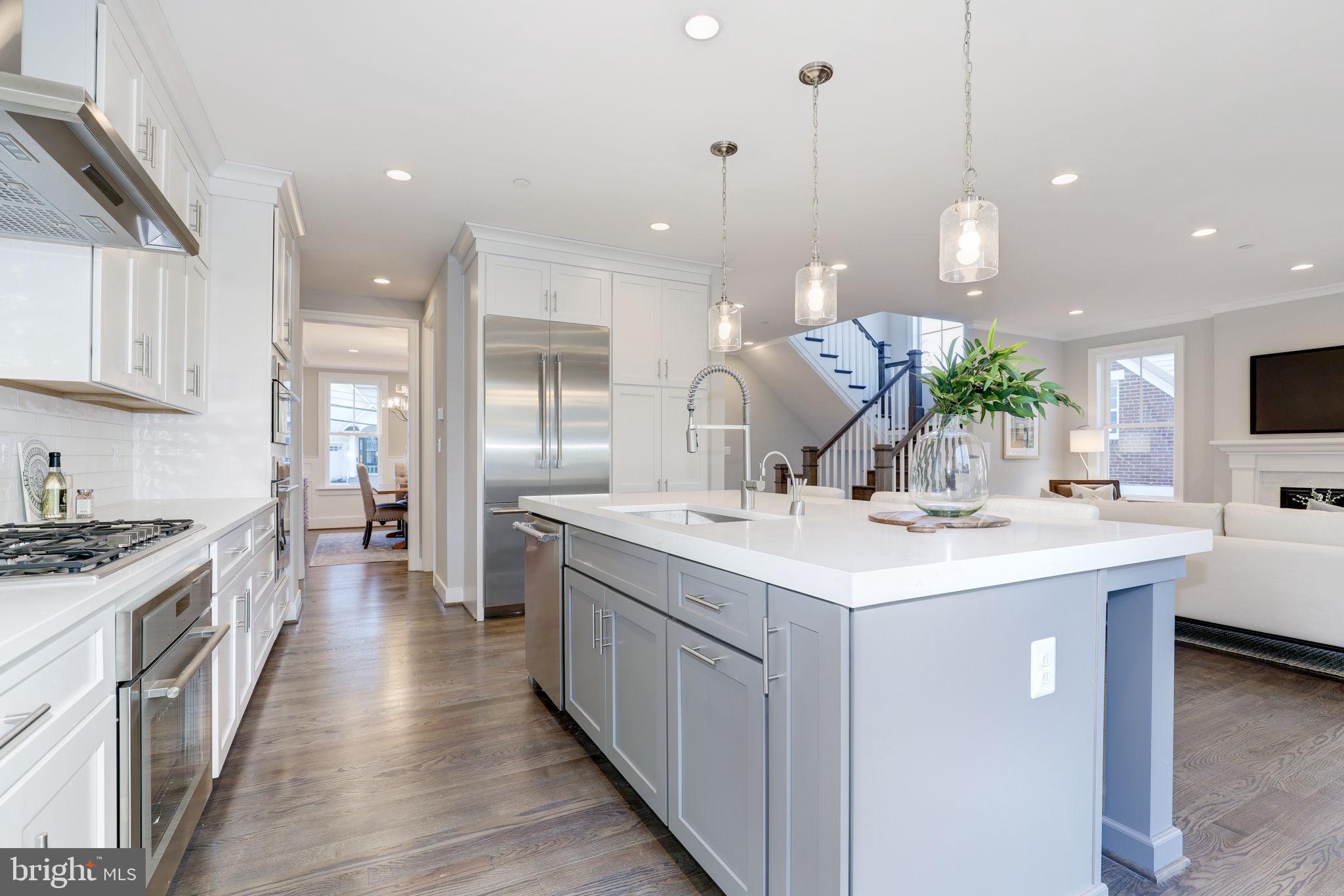 MADISON MANOR - Residential