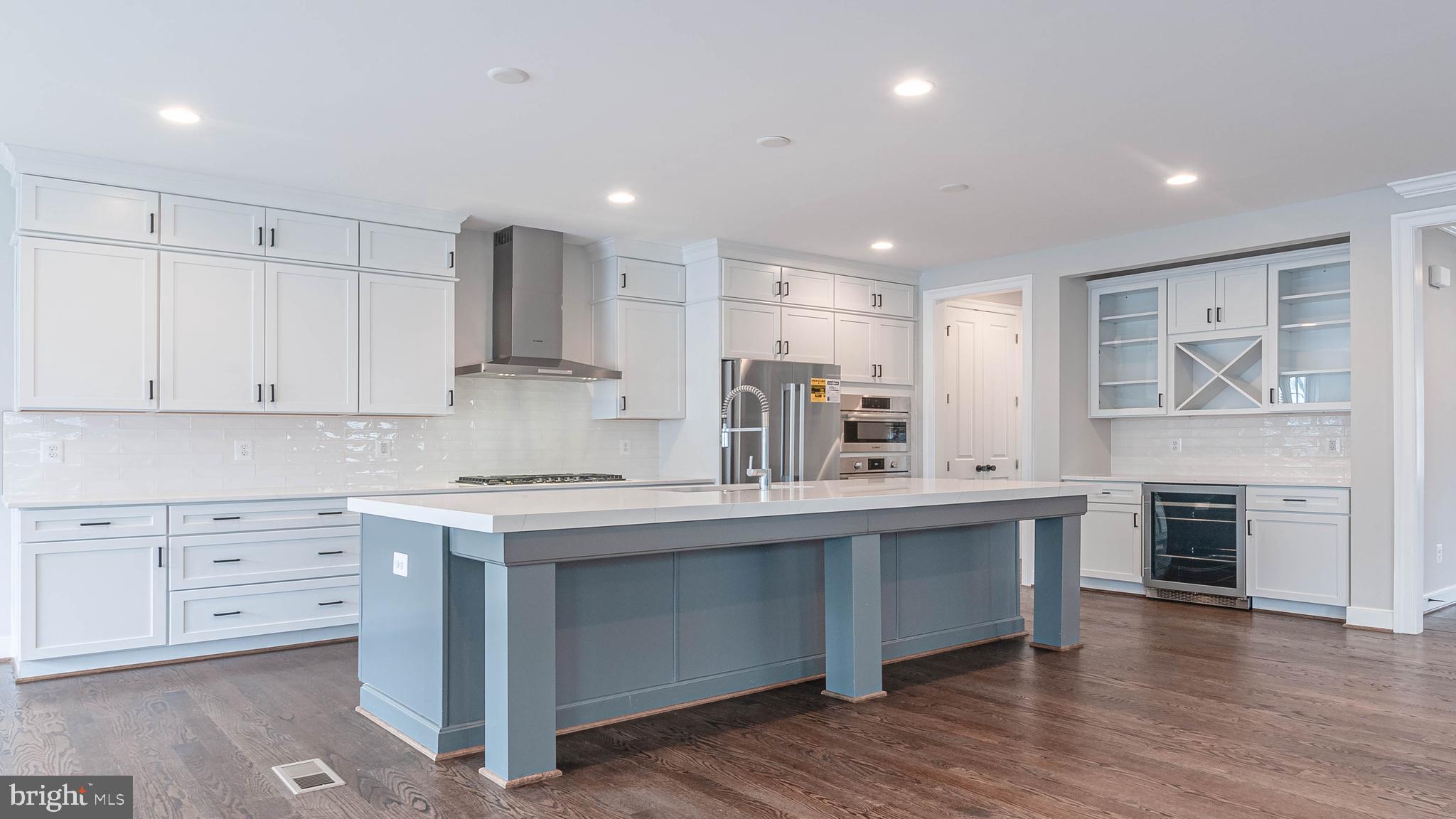 MADISON MANOR - Residential