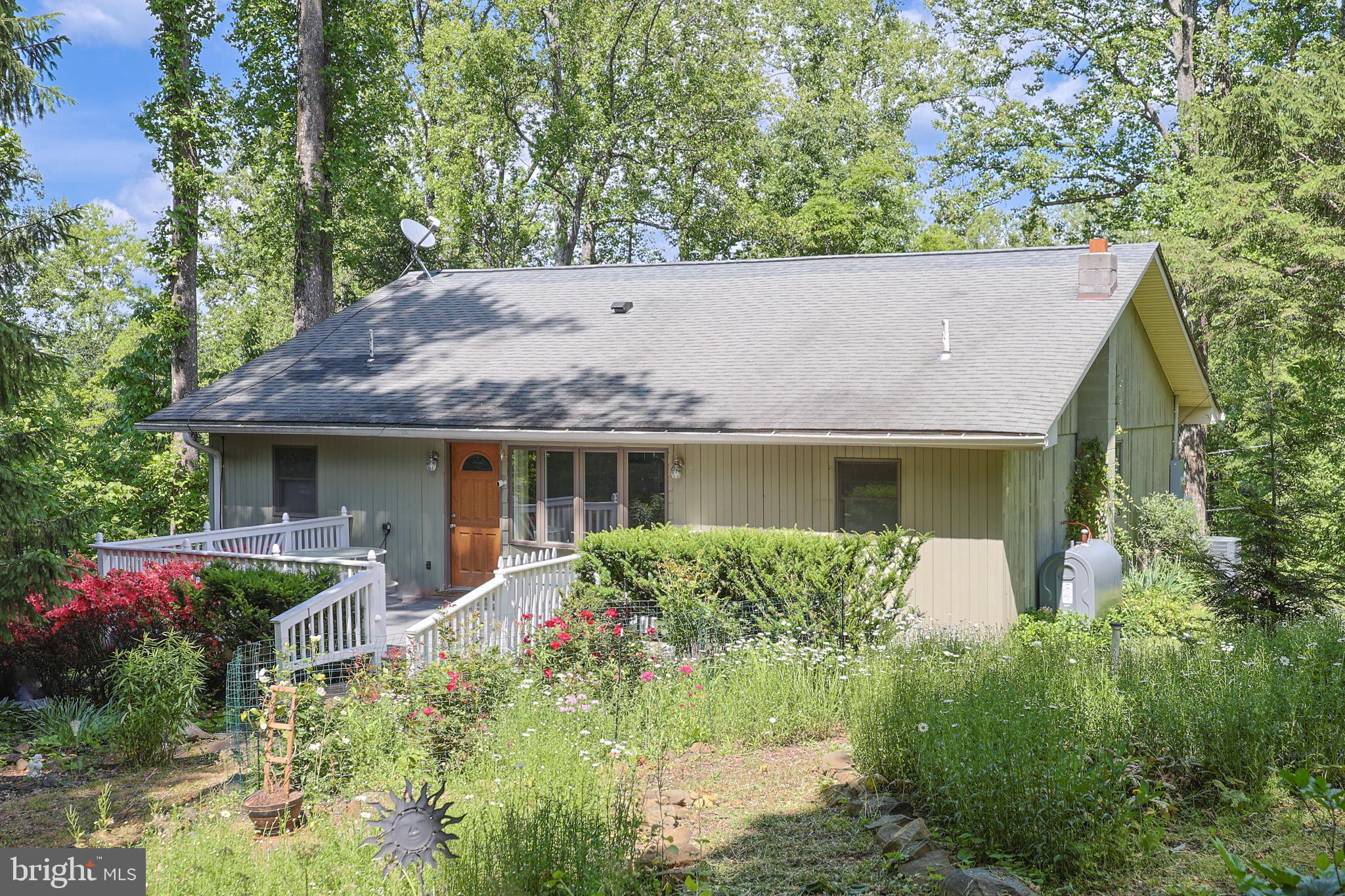 LAKE FRONT ROYAL - Residential