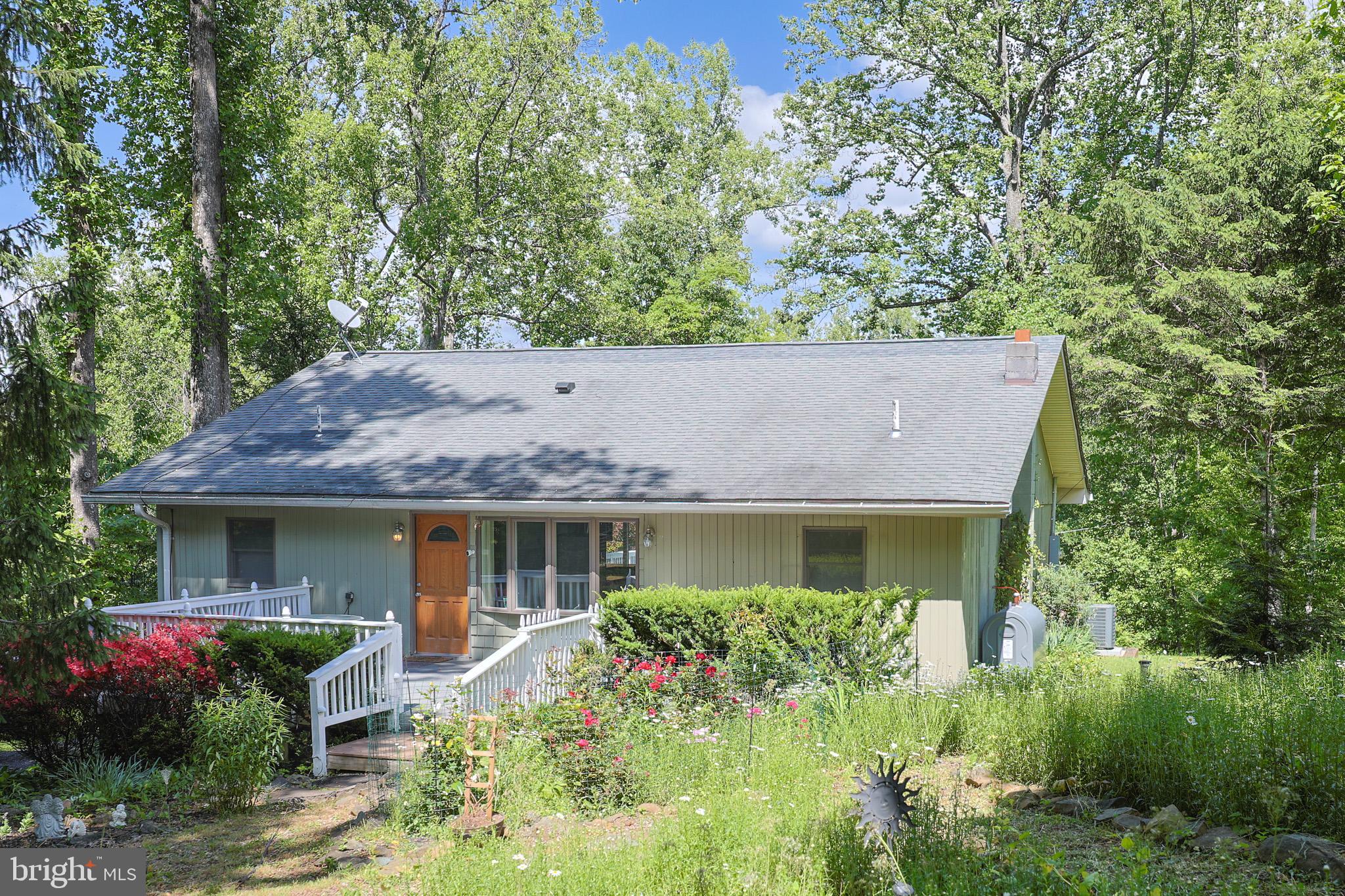 LAKE FRONT ROYAL - Residential