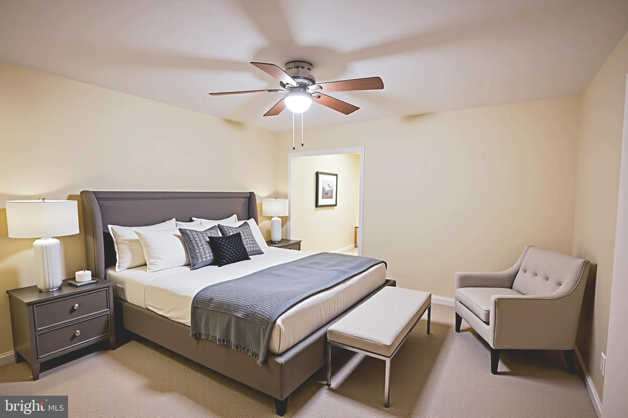 LAKE FRONT ROYAL - Residential