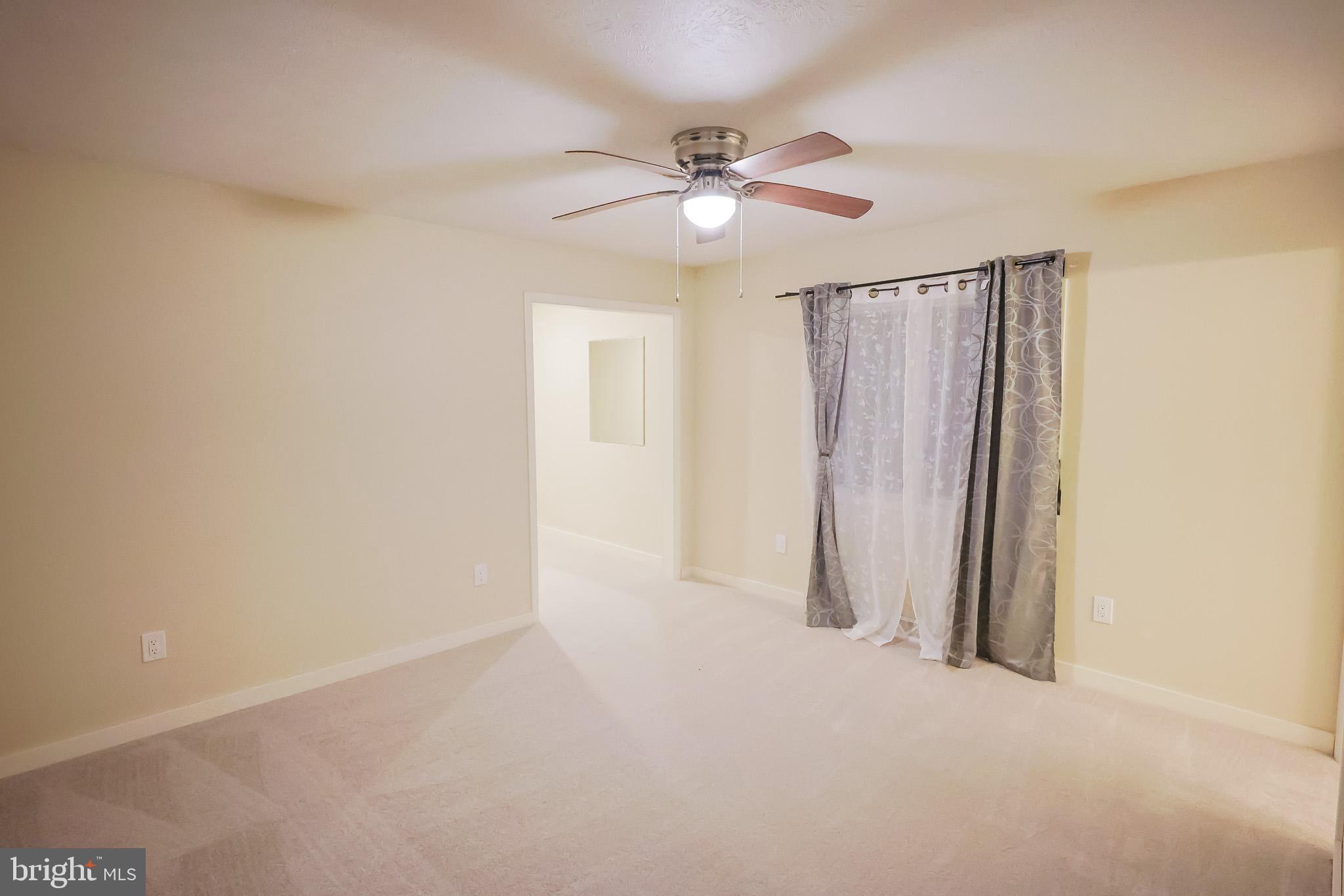 LAKE FRONT ROYAL - Residential