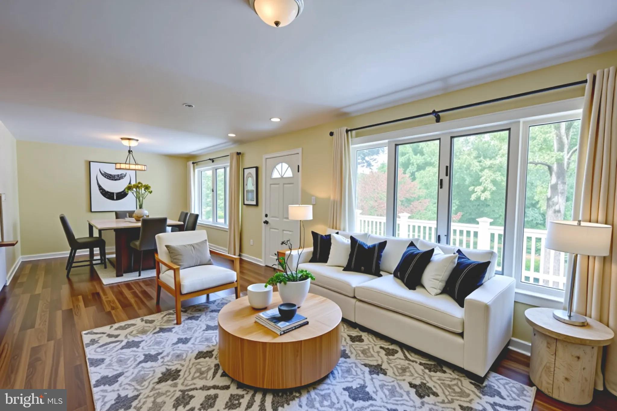 LAKE FRONT ROYAL - Residential