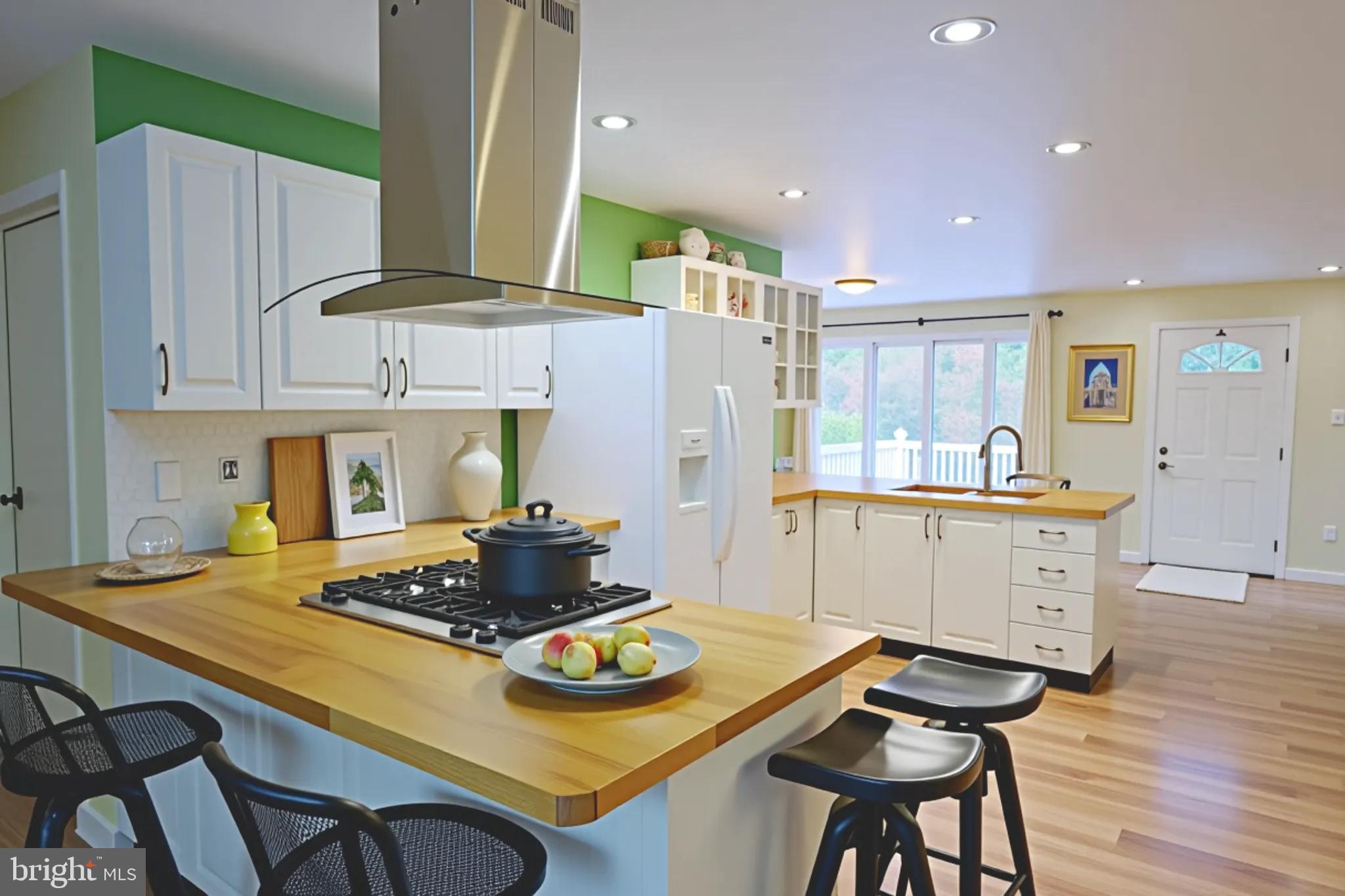 LAKE FRONT ROYAL - Residential