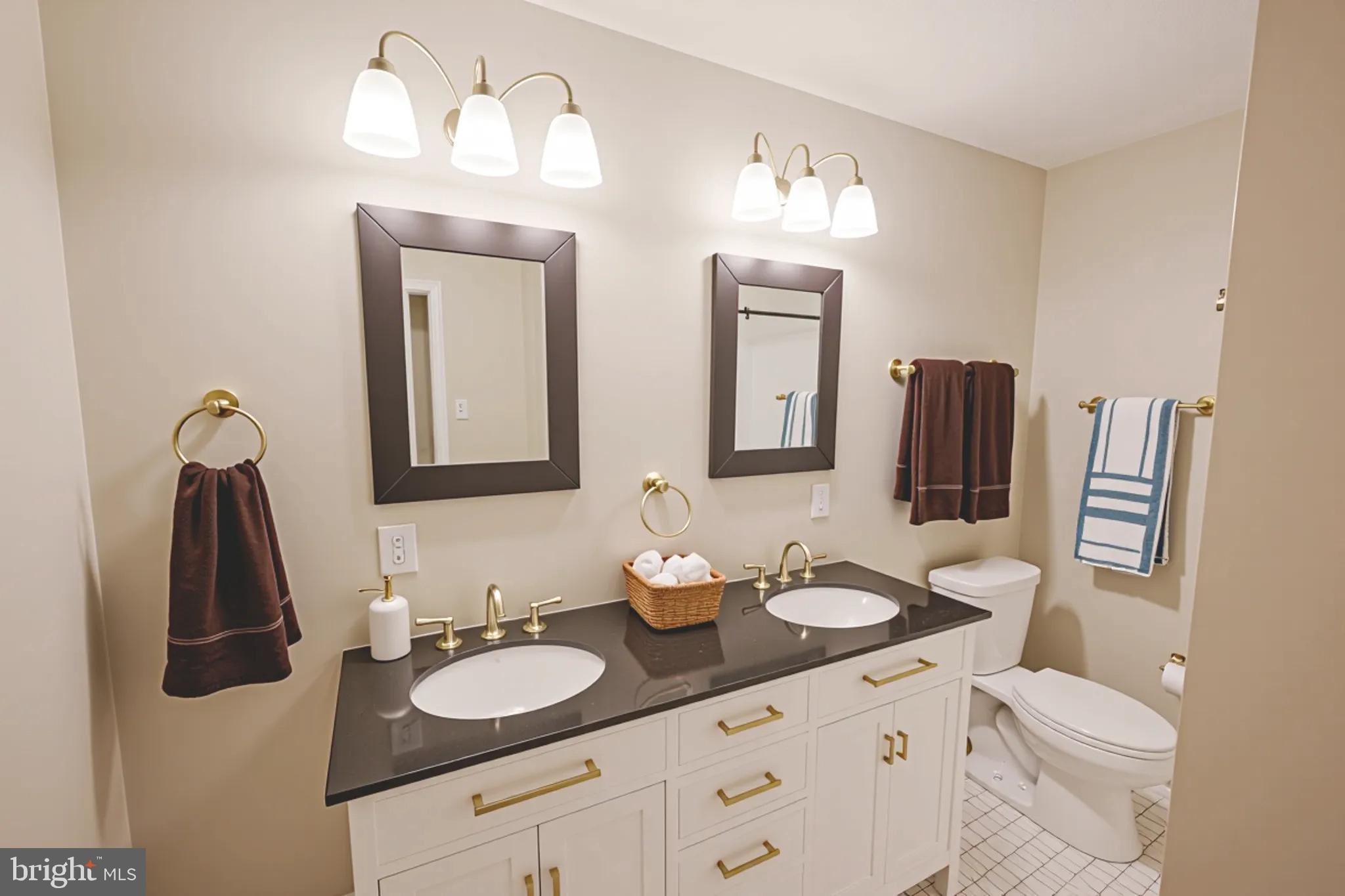 LAKE FRONT ROYAL - Residential