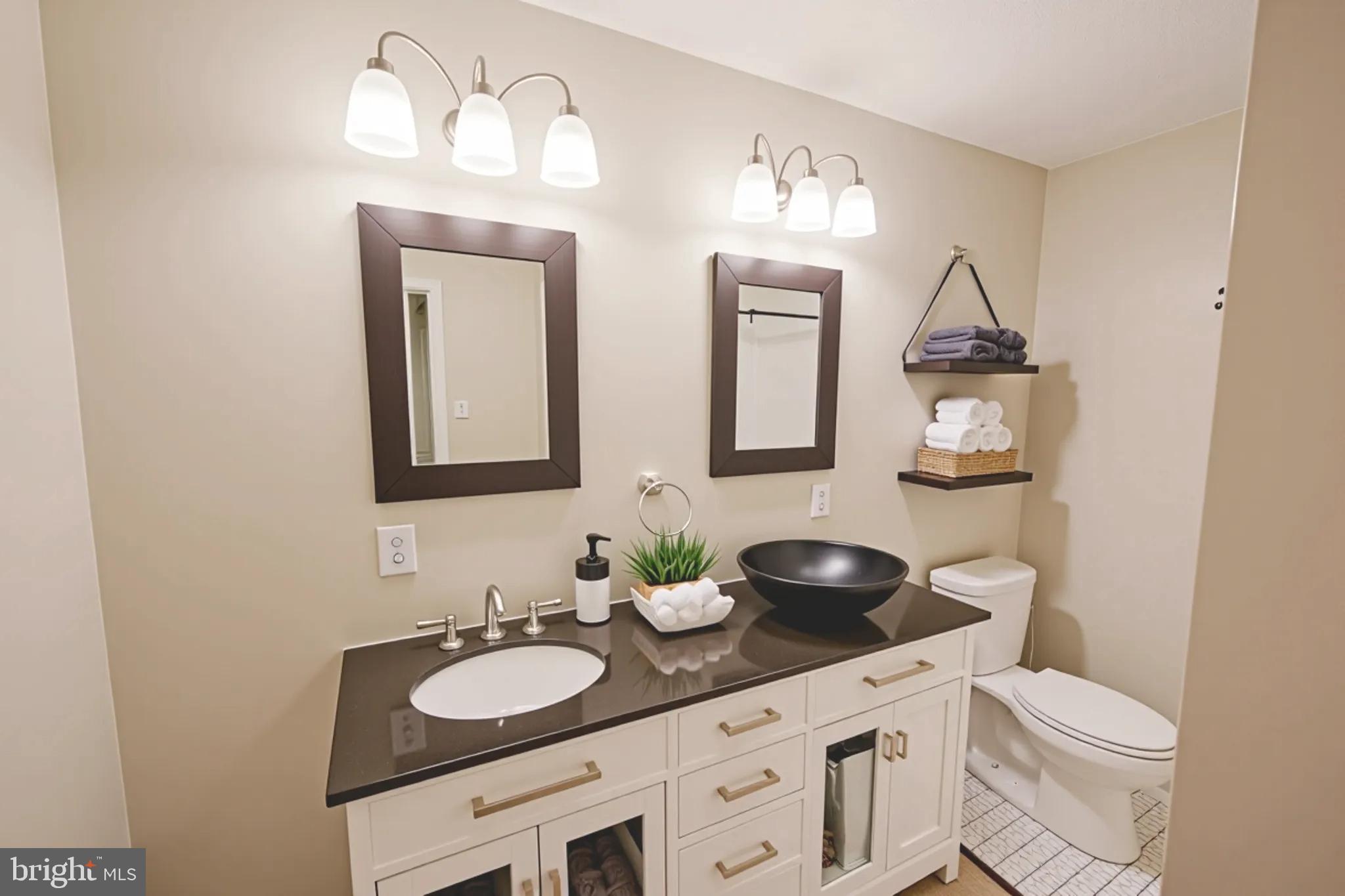 LAKE FRONT ROYAL - Residential