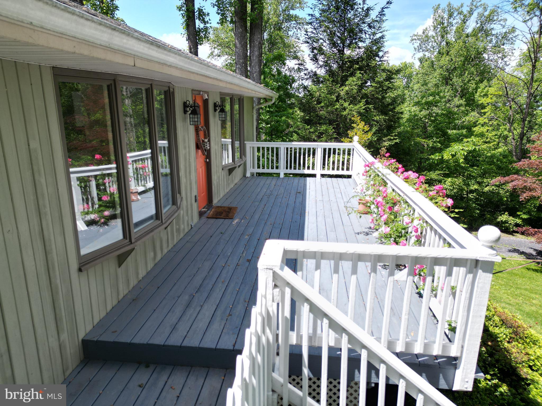 LAKE FRONT ROYAL - Residential