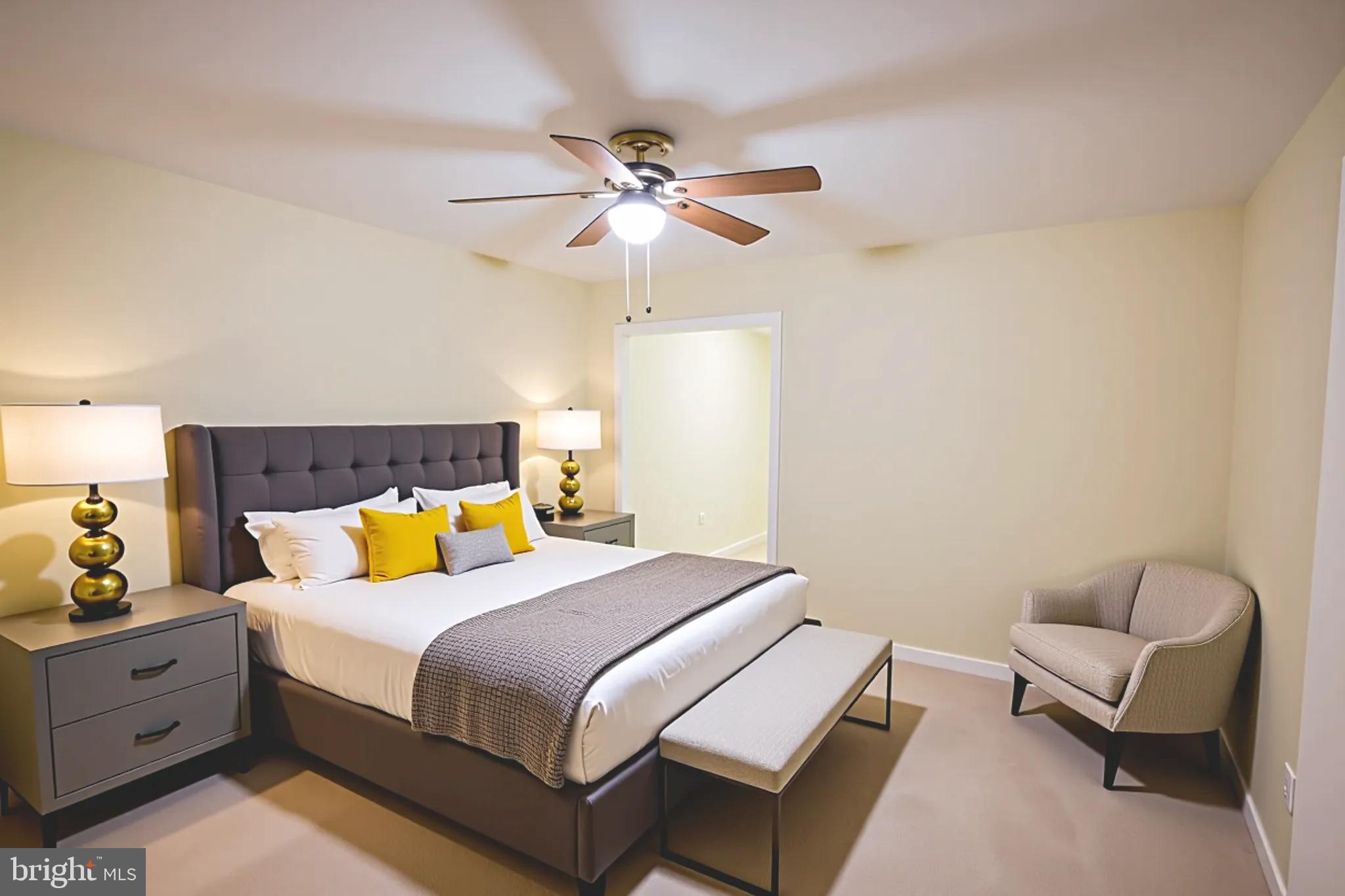 LAKE FRONT ROYAL - Residential