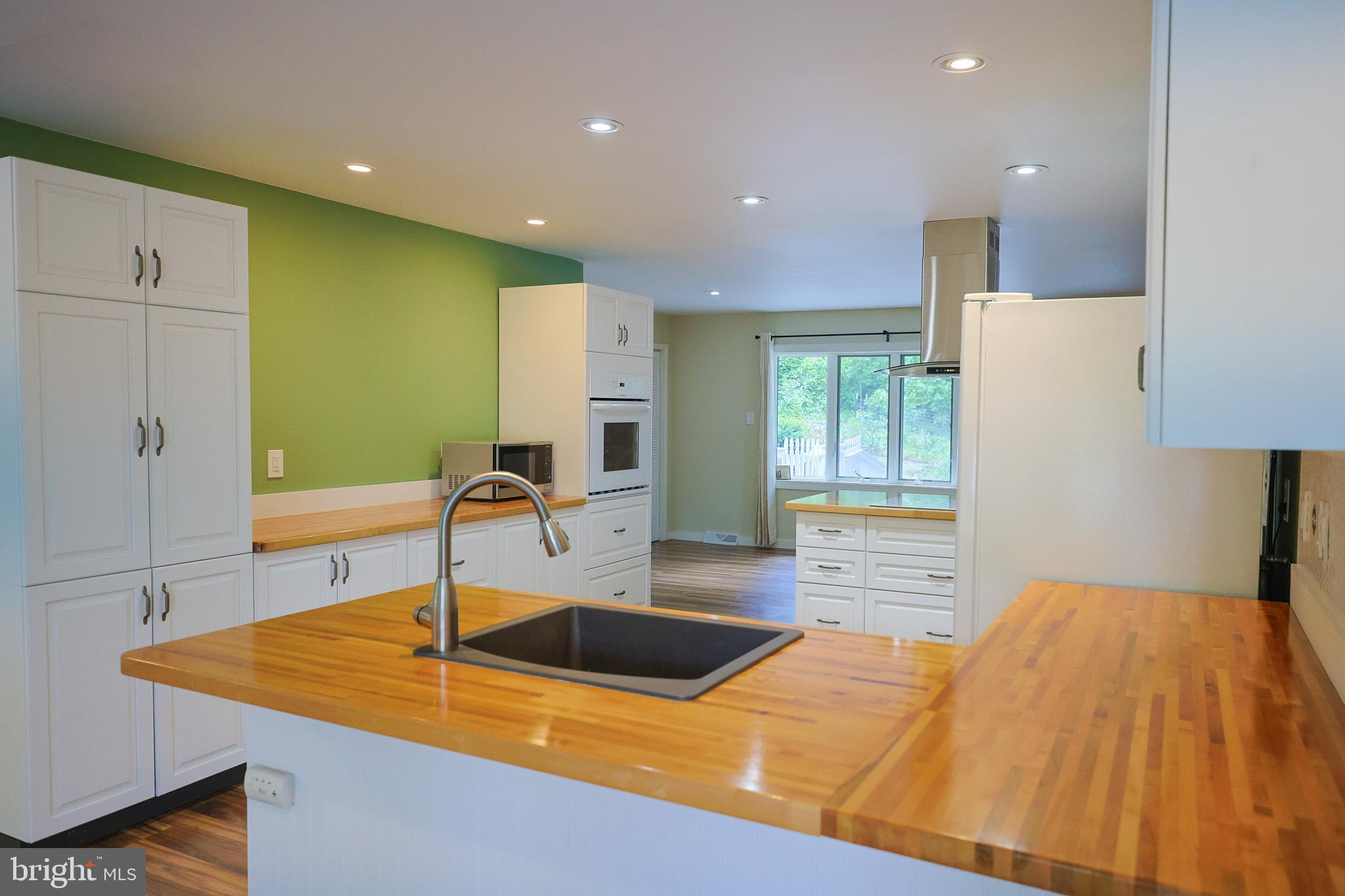 LAKE FRONT ROYAL - Residential