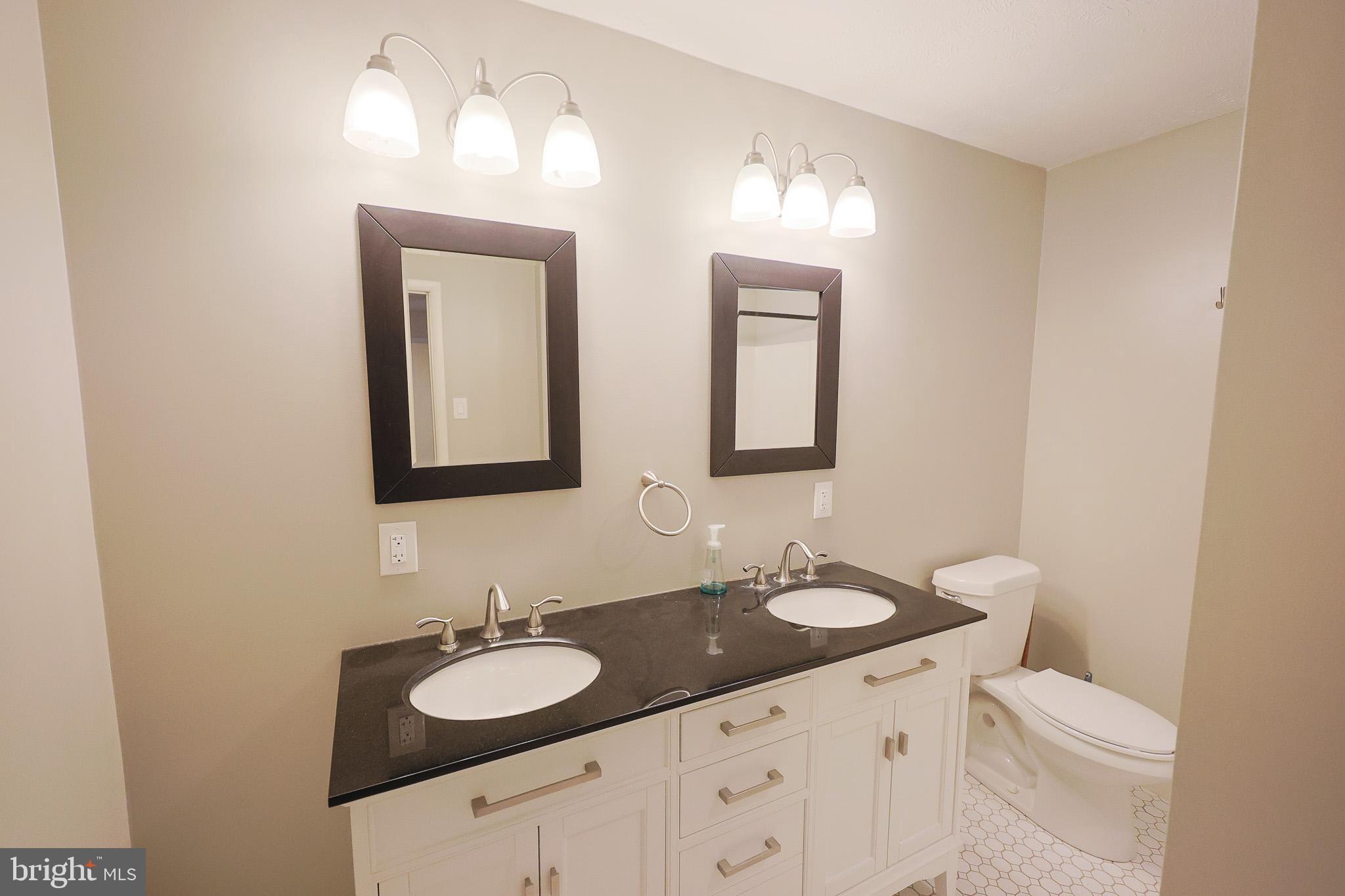 LAKE FRONT ROYAL - Residential