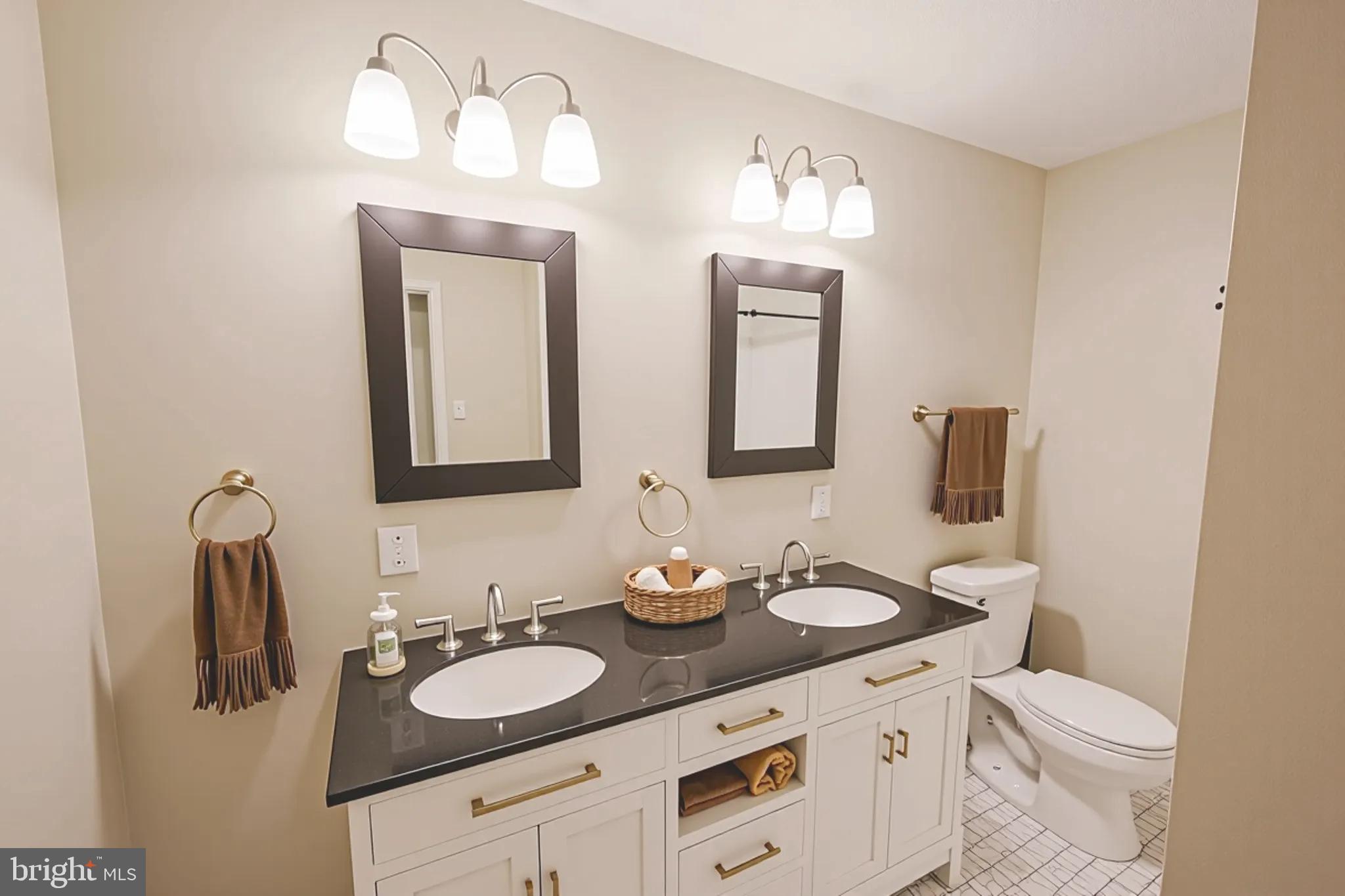 LAKE FRONT ROYAL - Residential