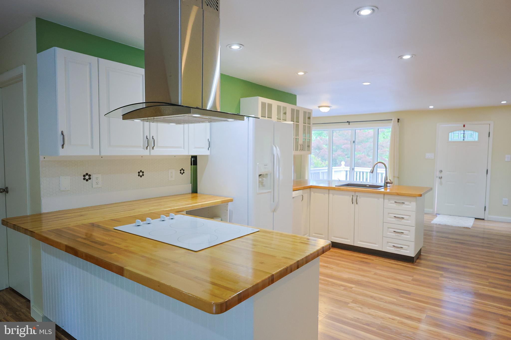 LAKE FRONT ROYAL - Residential