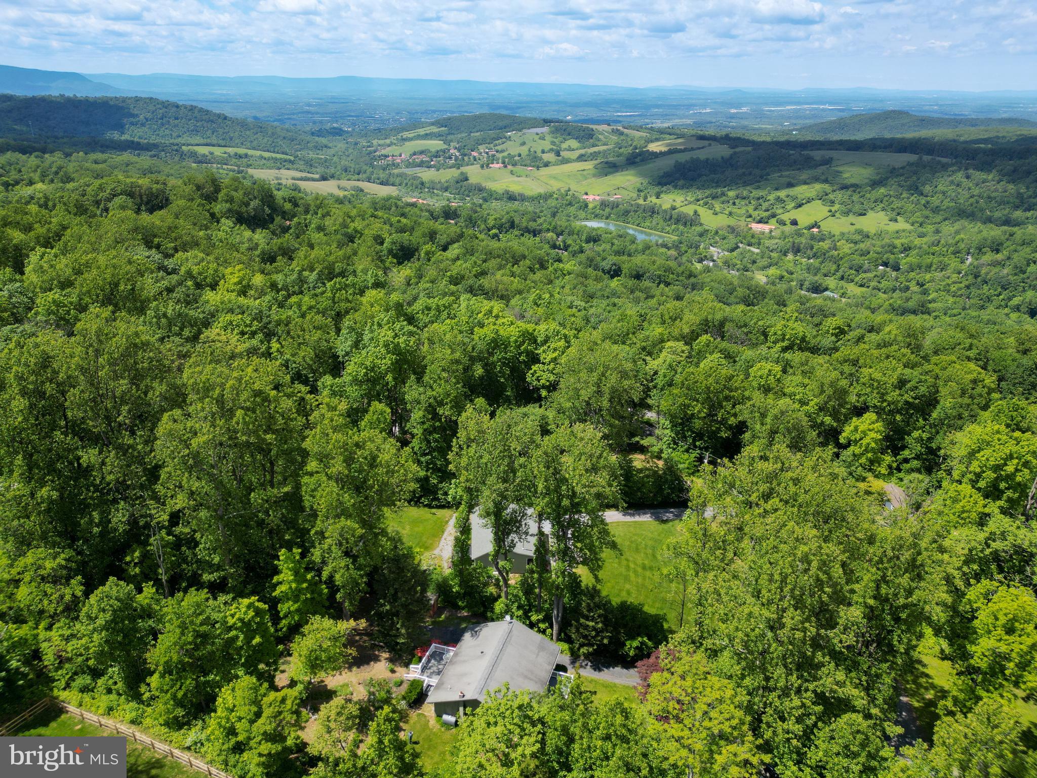 LAKE FRONT ROYAL - Residential