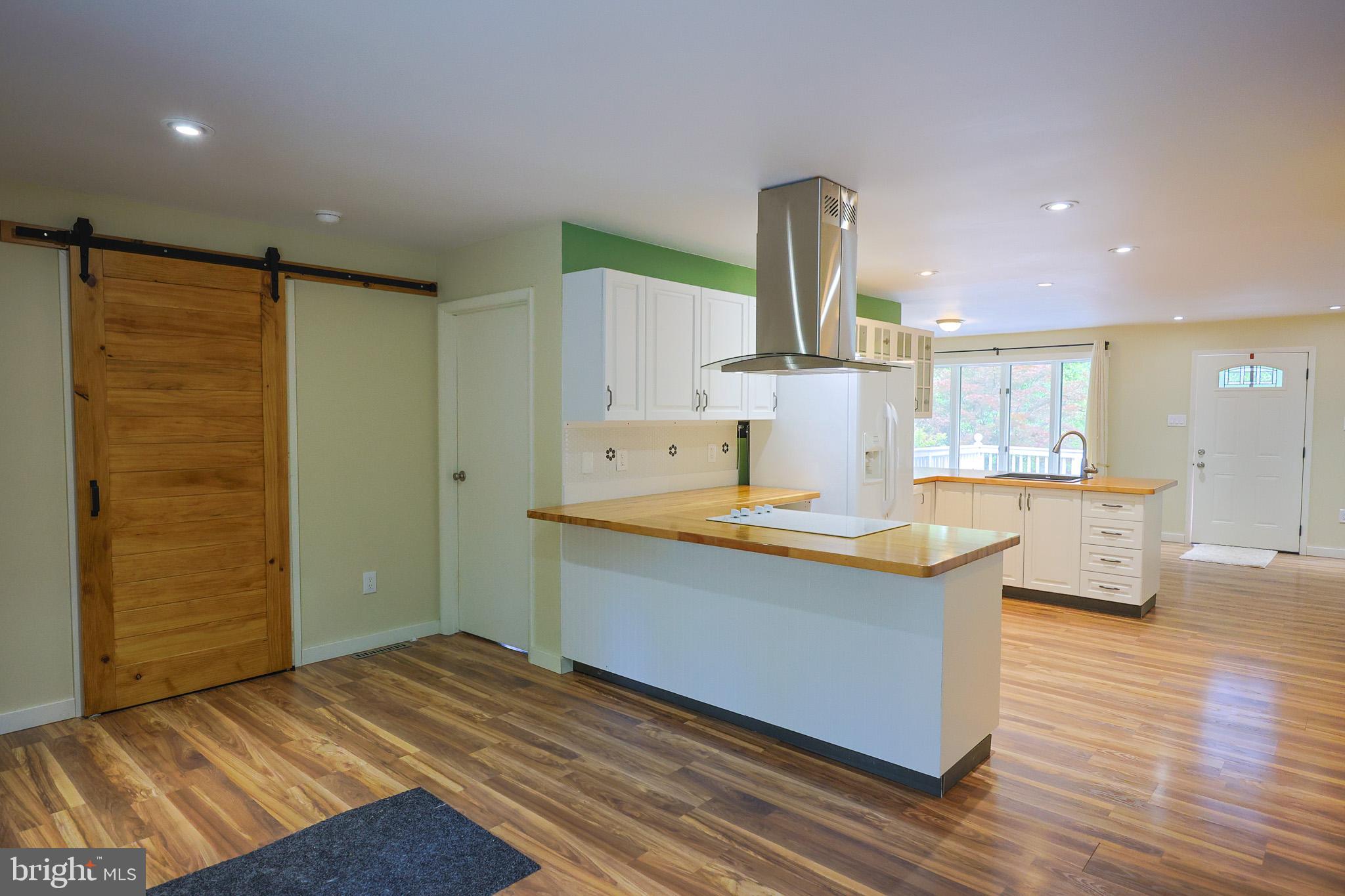 LAKE FRONT ROYAL - Residential