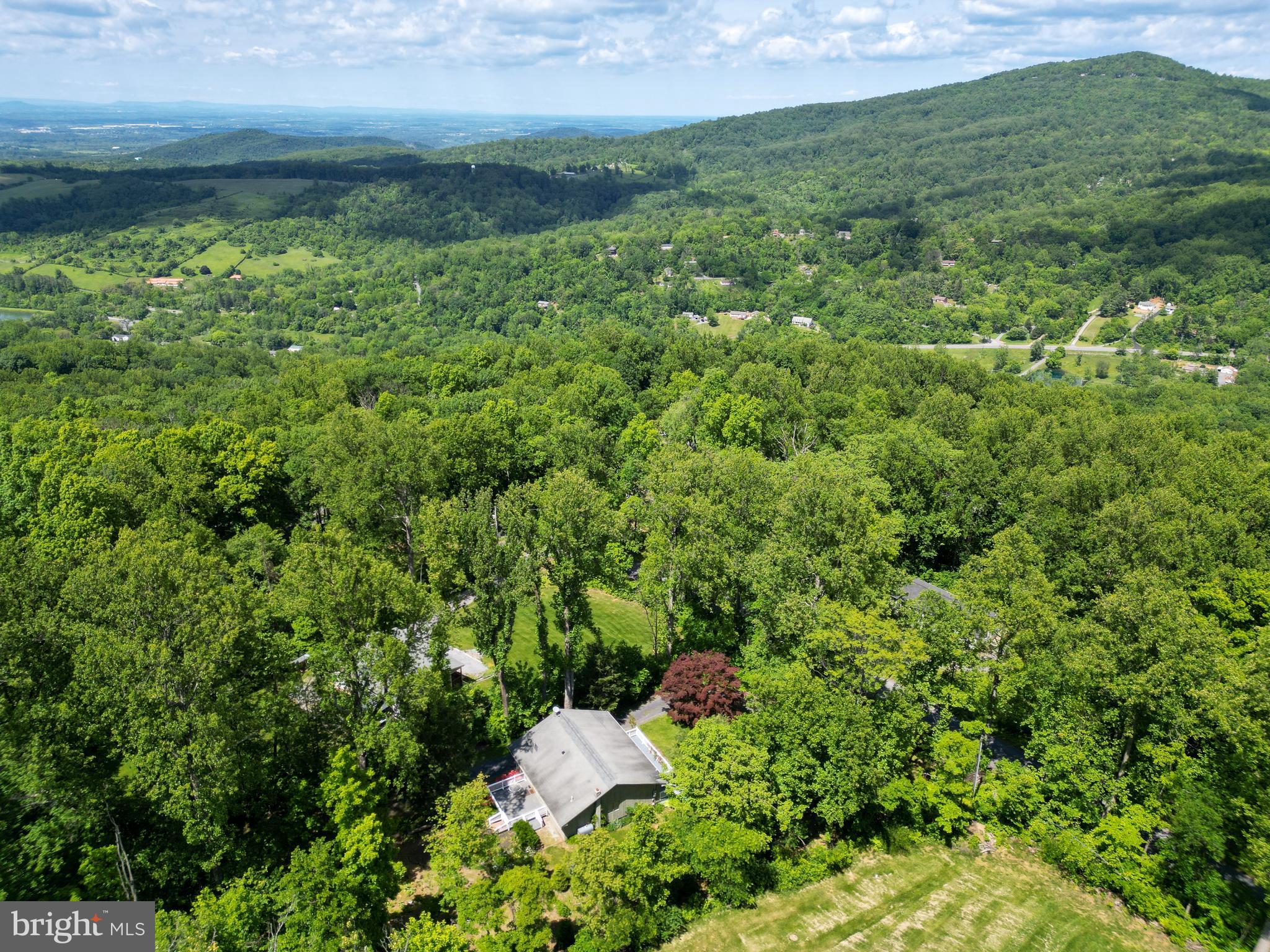 LAKE FRONT ROYAL - Residential