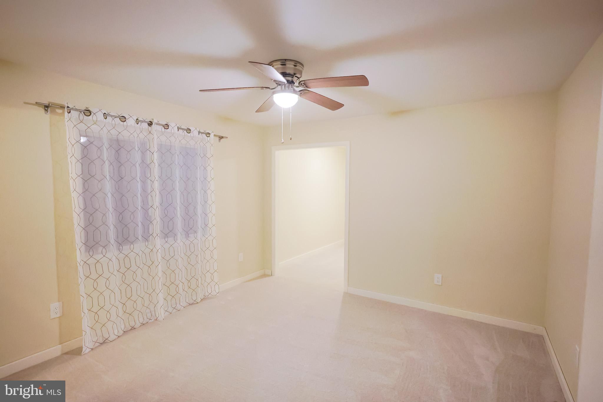 LAKE FRONT ROYAL - Residential