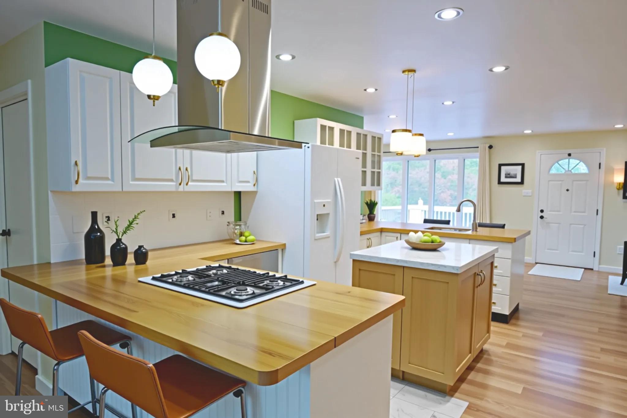 LAKE FRONT ROYAL - Residential