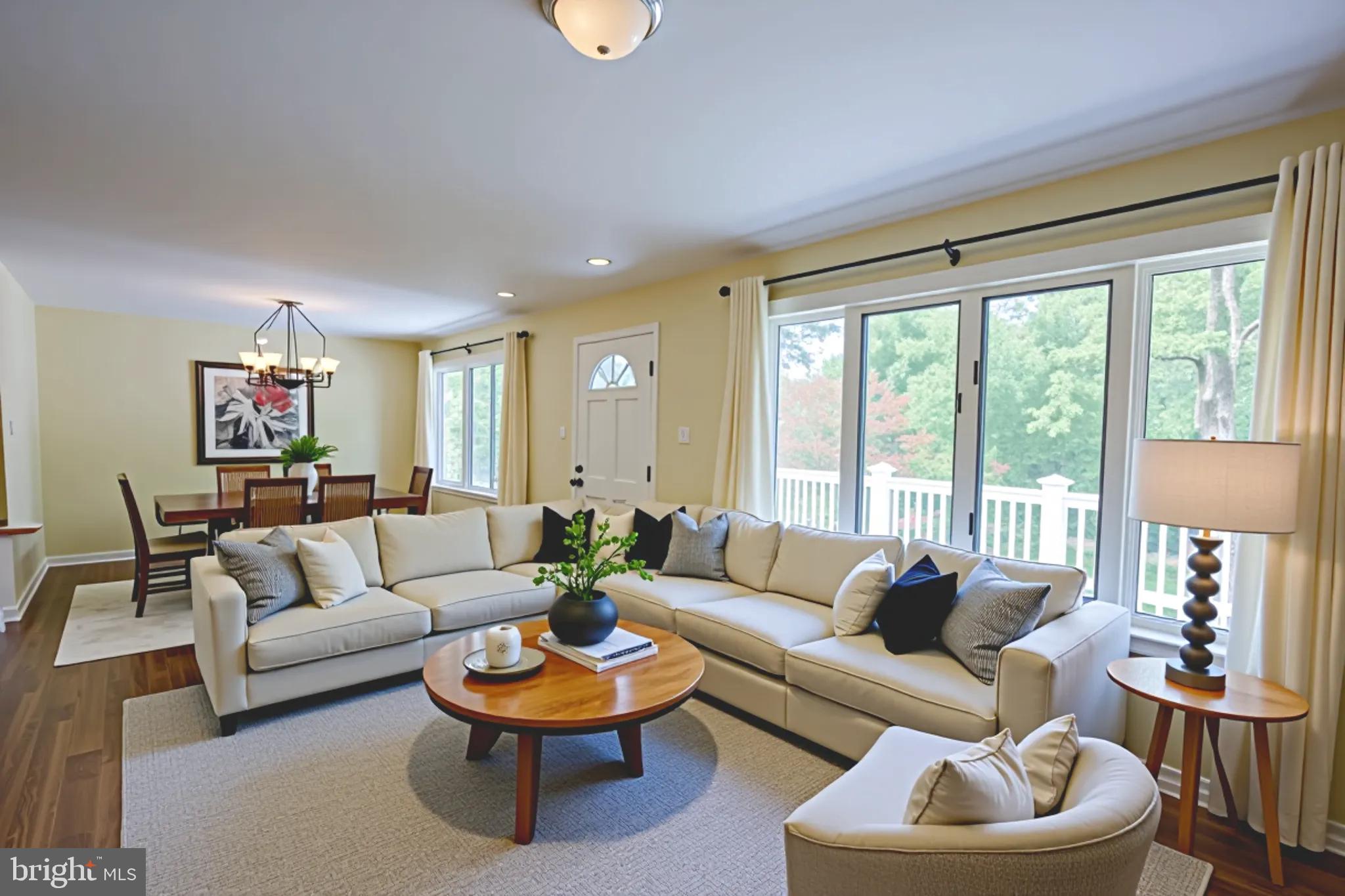 LAKE FRONT ROYAL - Residential