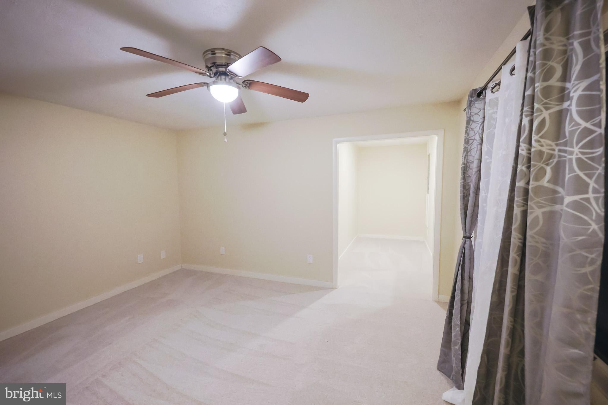 LAKE FRONT ROYAL - Residential