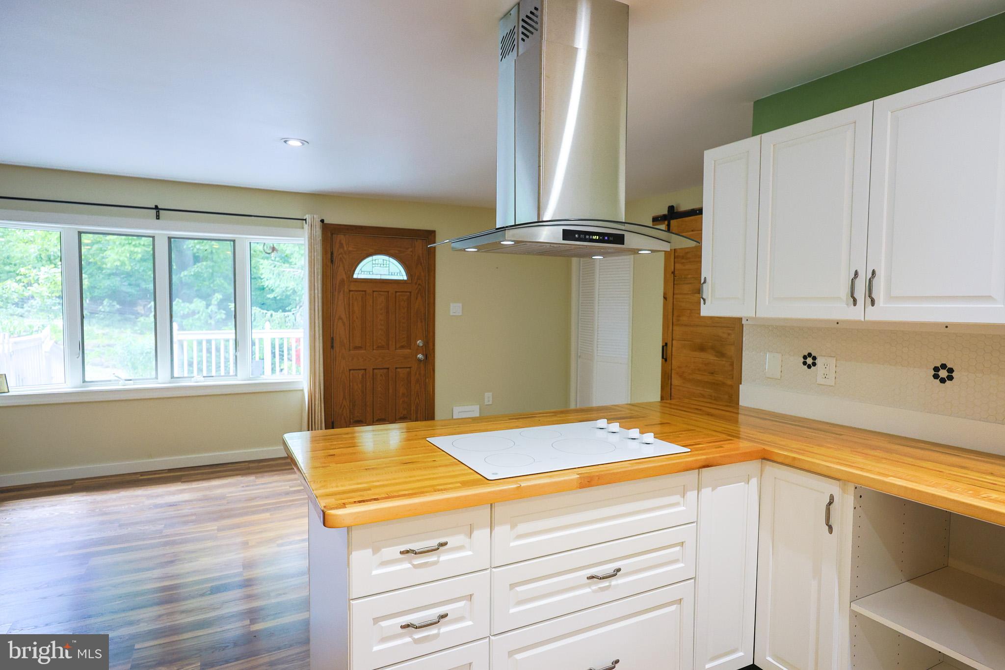 LAKE FRONT ROYAL - Residential