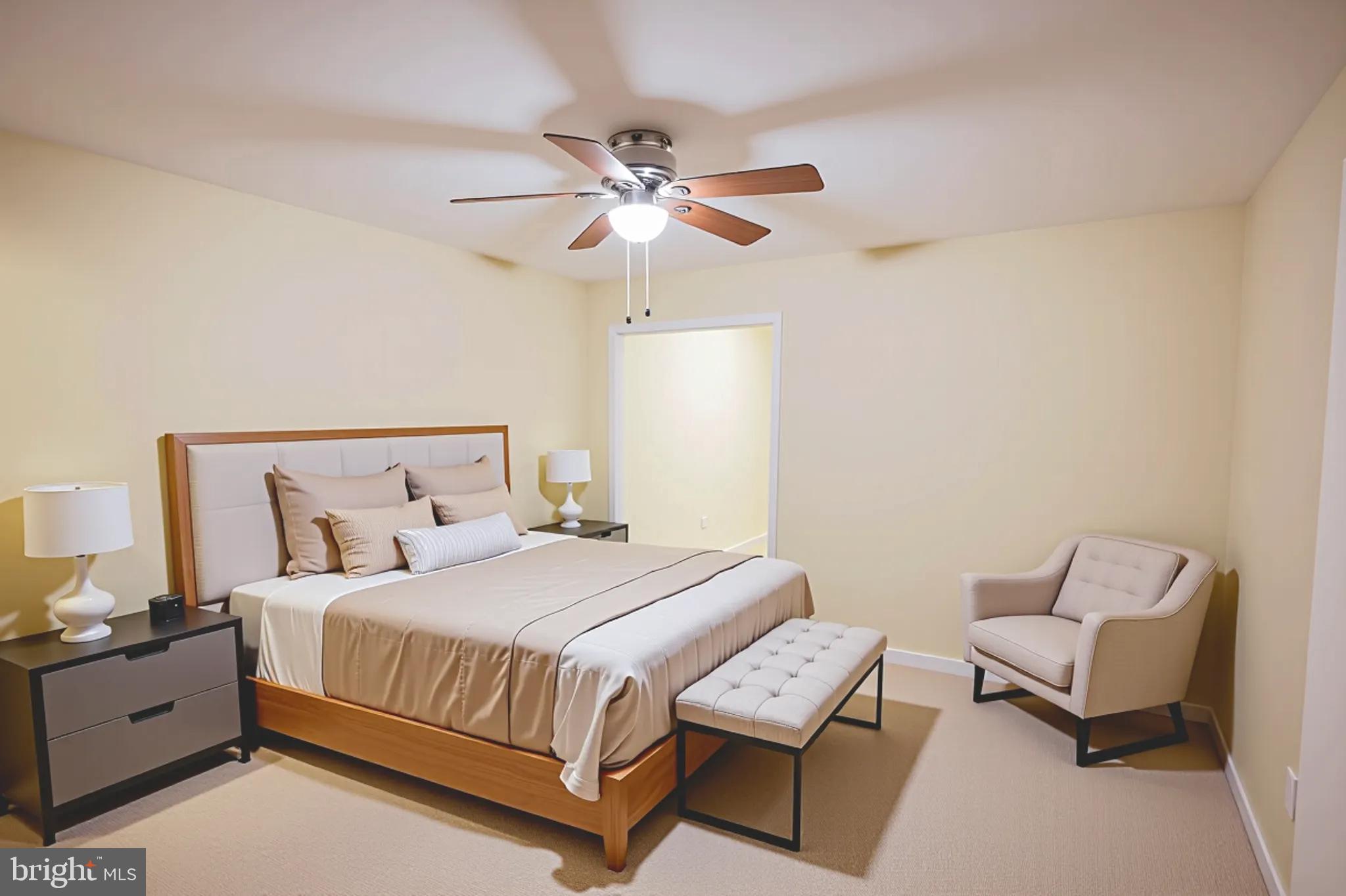 LAKE FRONT ROYAL - Residential