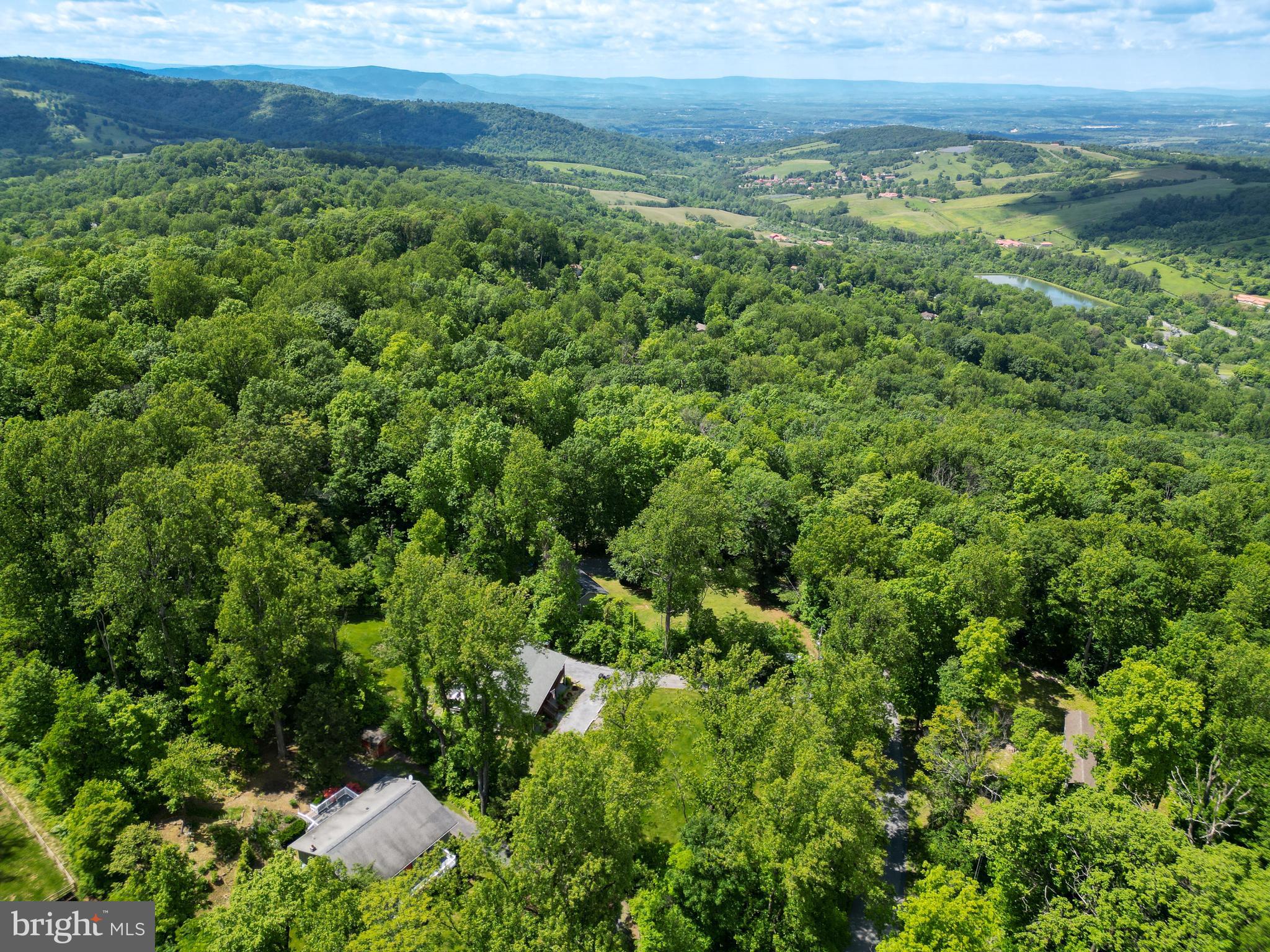 LAKE FRONT ROYAL - Residential