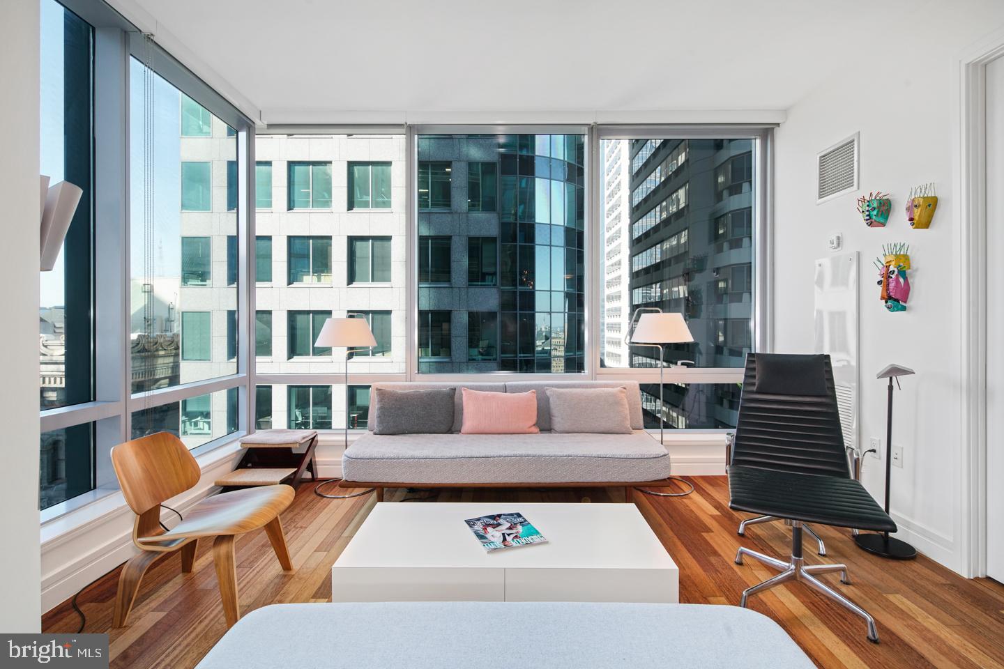 PENN SQUARE - Residential