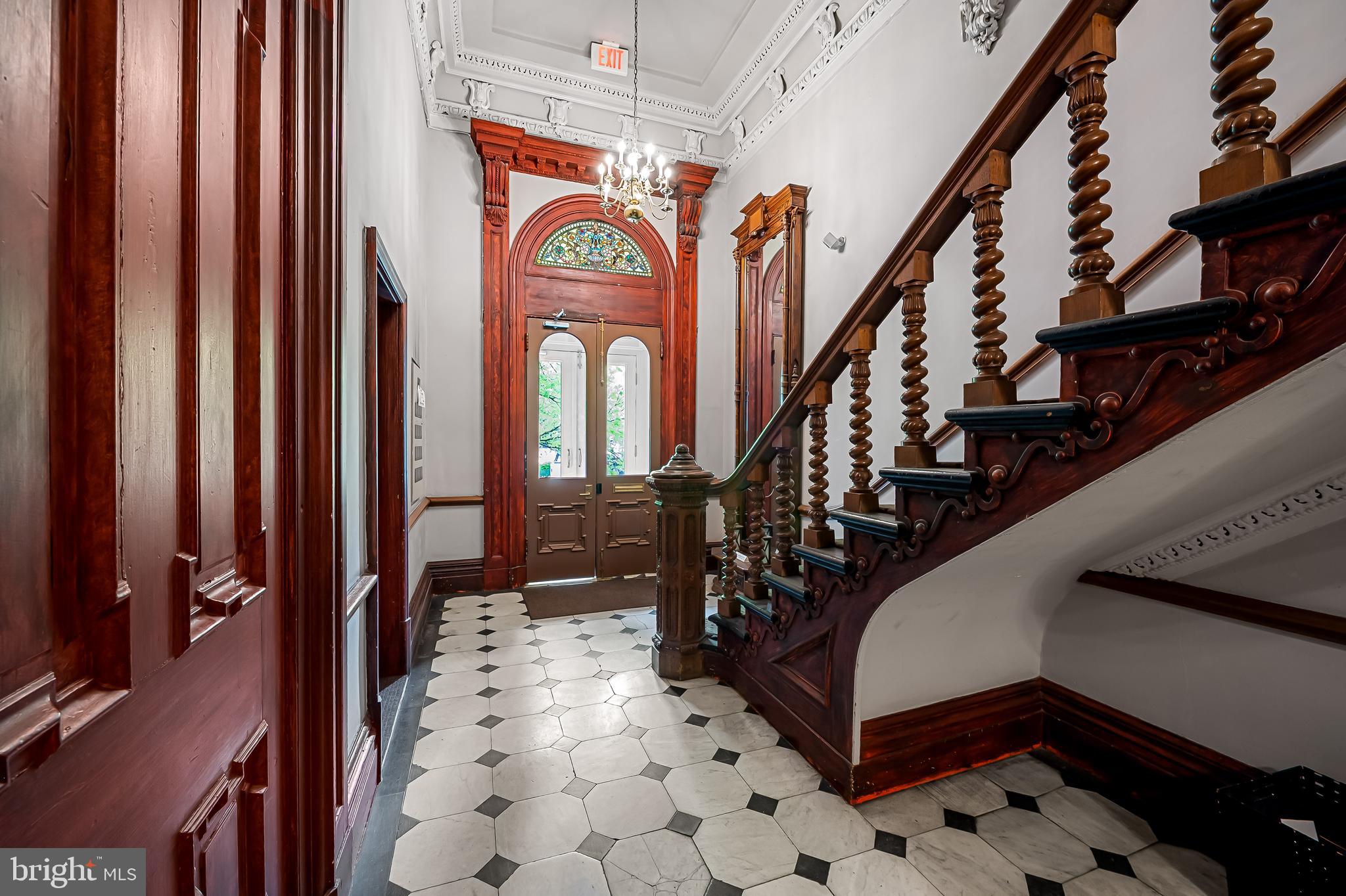 12 E MOUNT VERNON PLACE 10