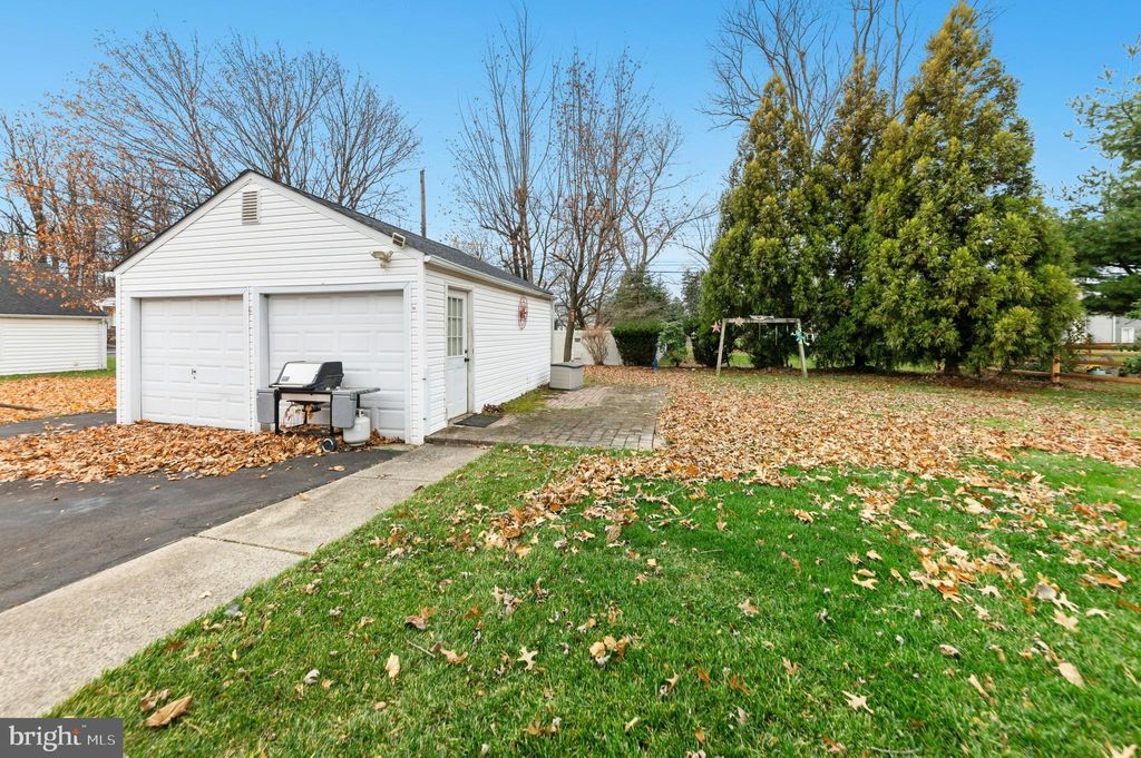 Photo of 908 Circle Drive, SOUTHAMPTON, PA 18966 (MLS # PABU2109984)