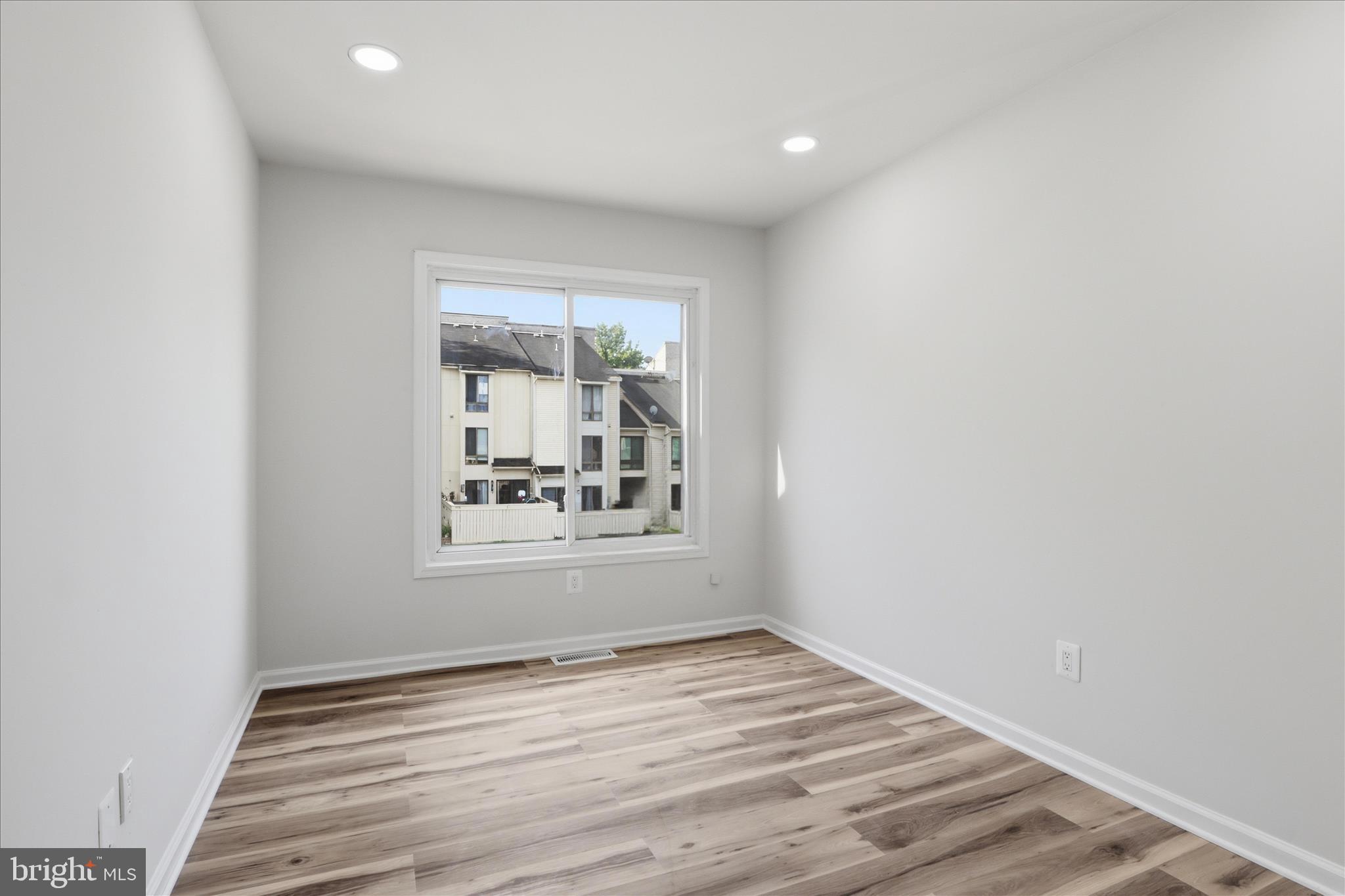CLUBSIDE - Residential