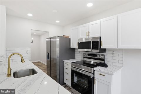 Tiny photo for 10107 Ridgeline Drive, MONTGOMERY VILLAGE, MD 20886 (MLS # MDMC2233582)