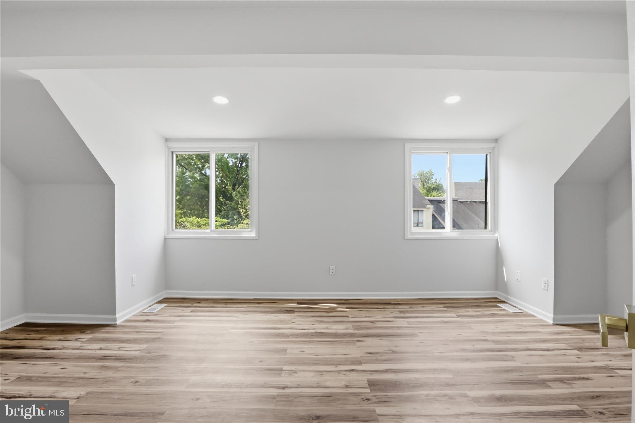 CLUBSIDE - Residential