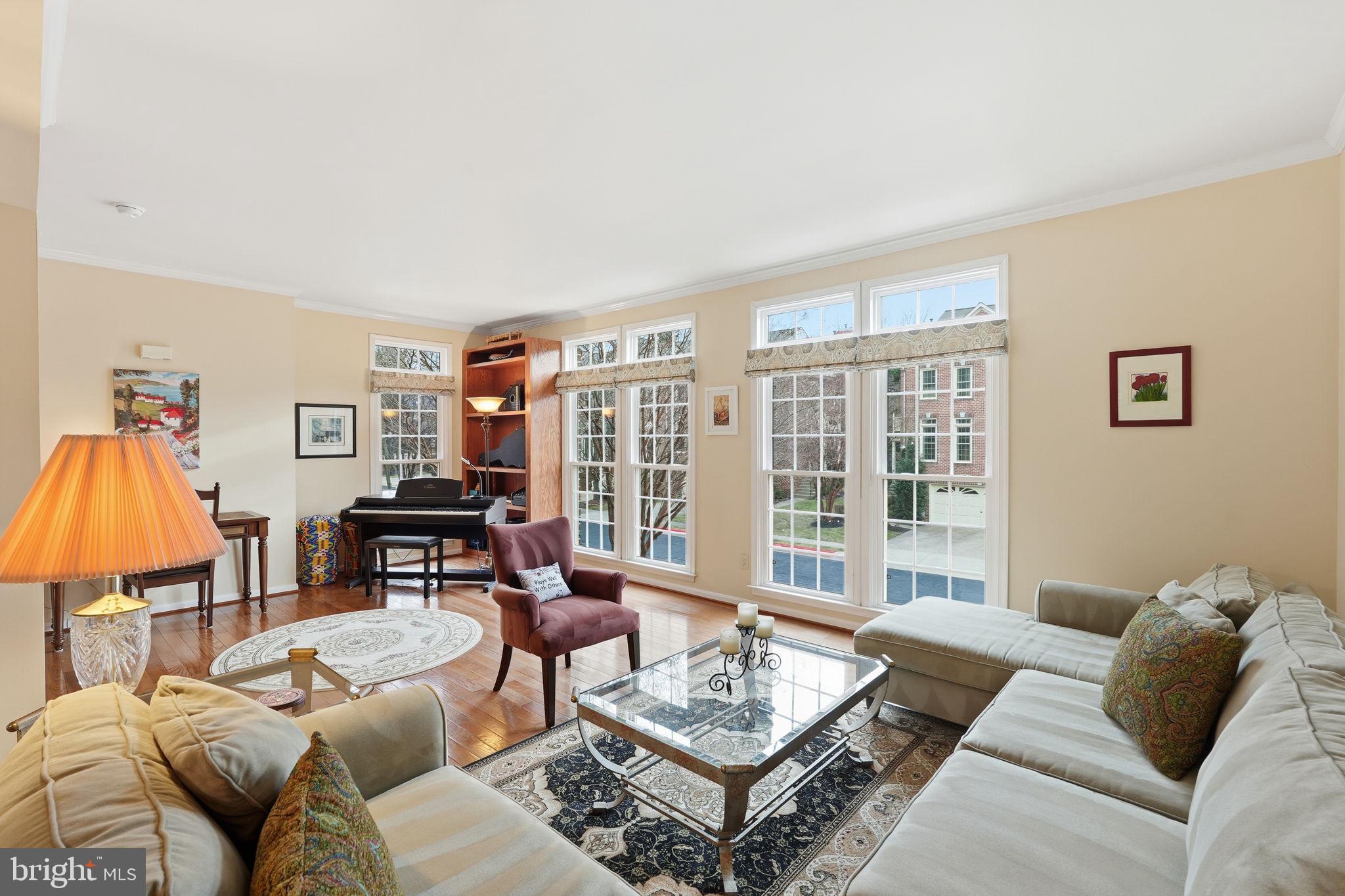 CRESTMONT TOWNHOUSES - Residential