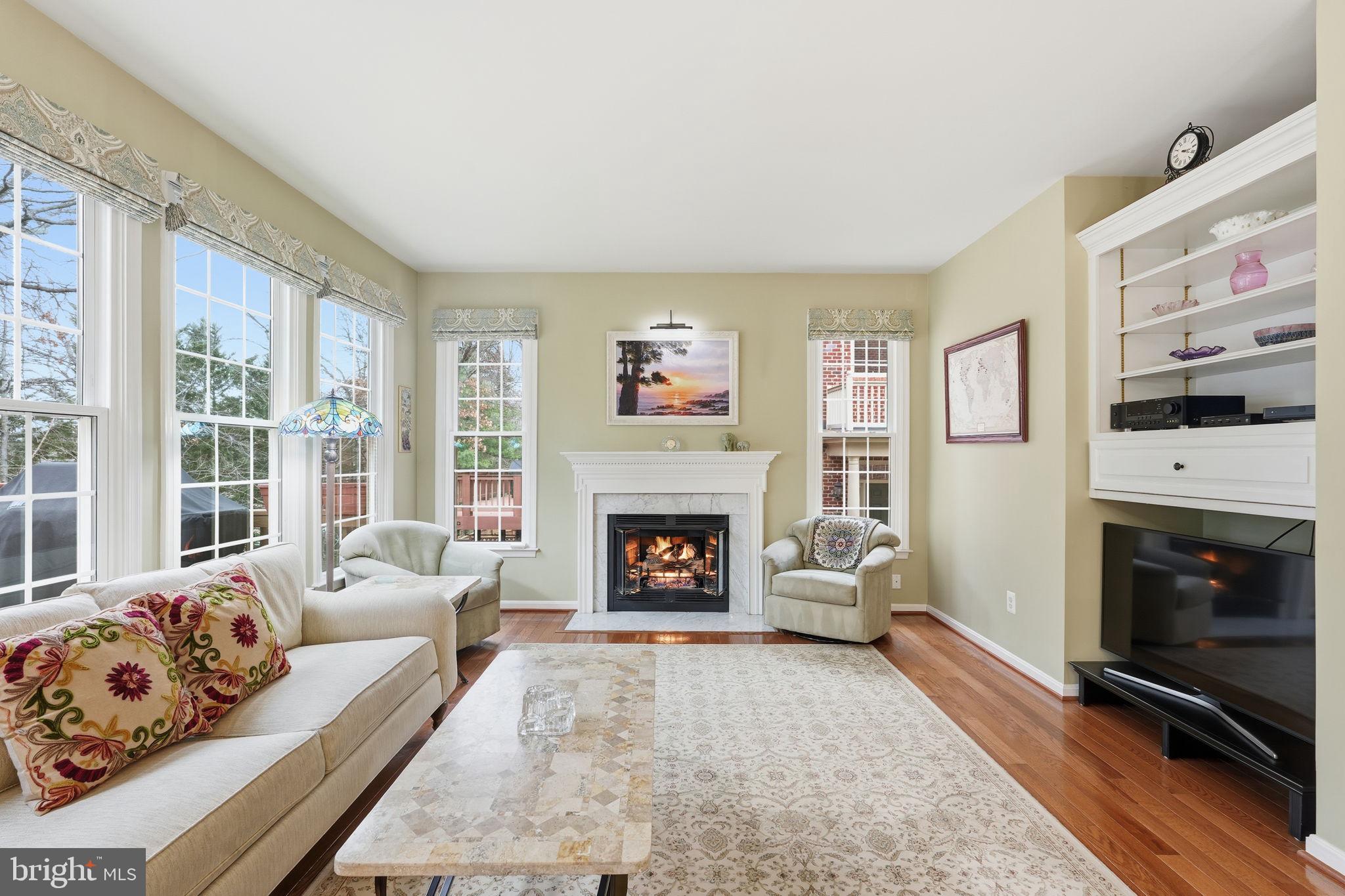 CRESTMONT TOWNHOUSES - Residential