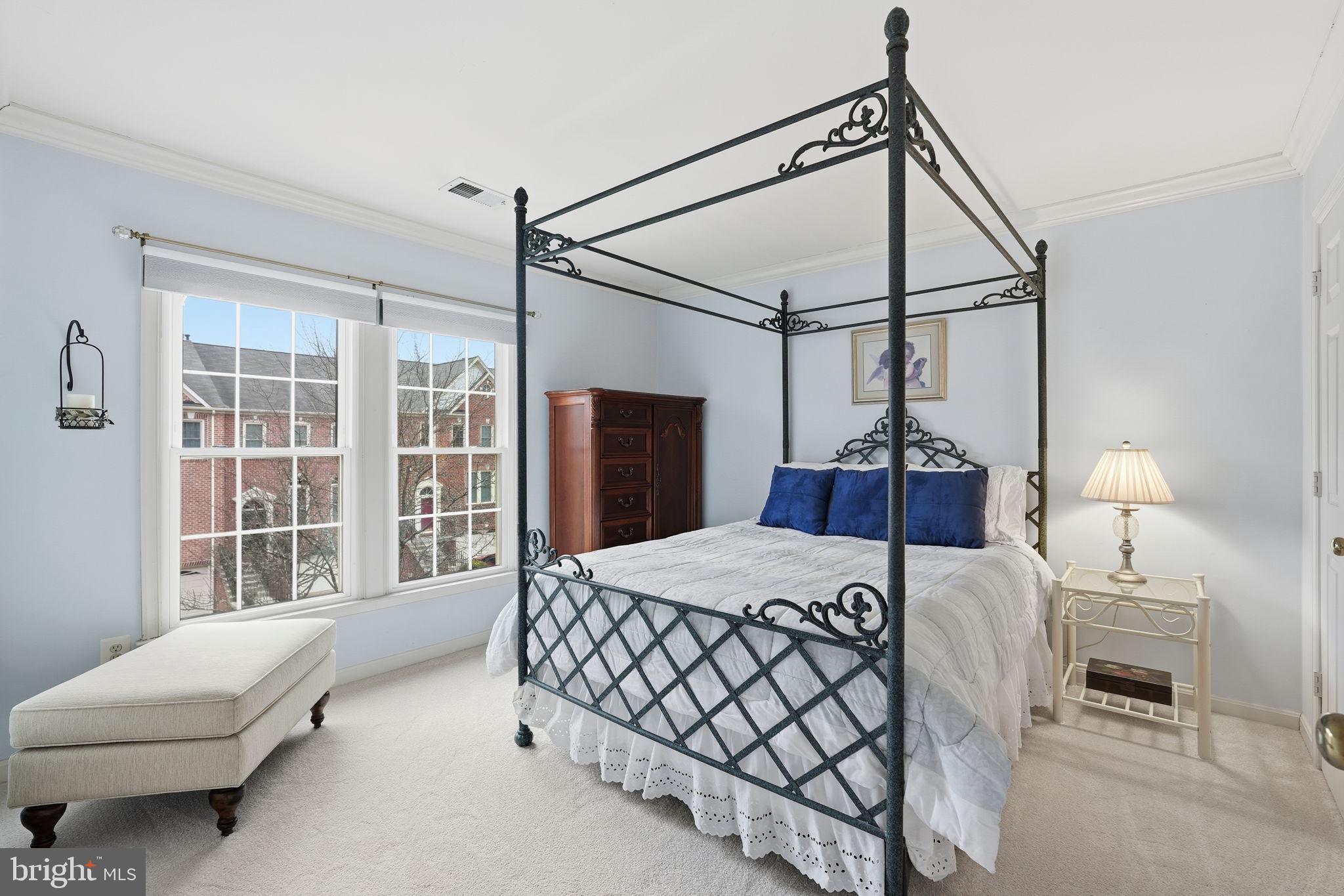 CRESTMONT TOWNHOUSES - Residential