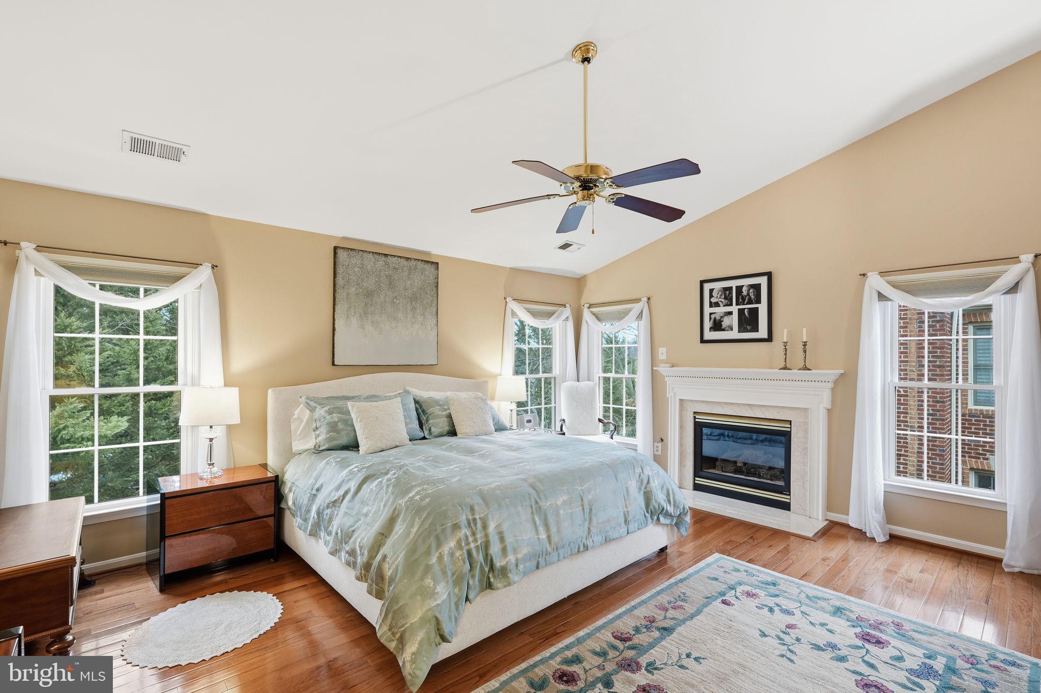 CRESTMONT TOWNHOUSES - Residential