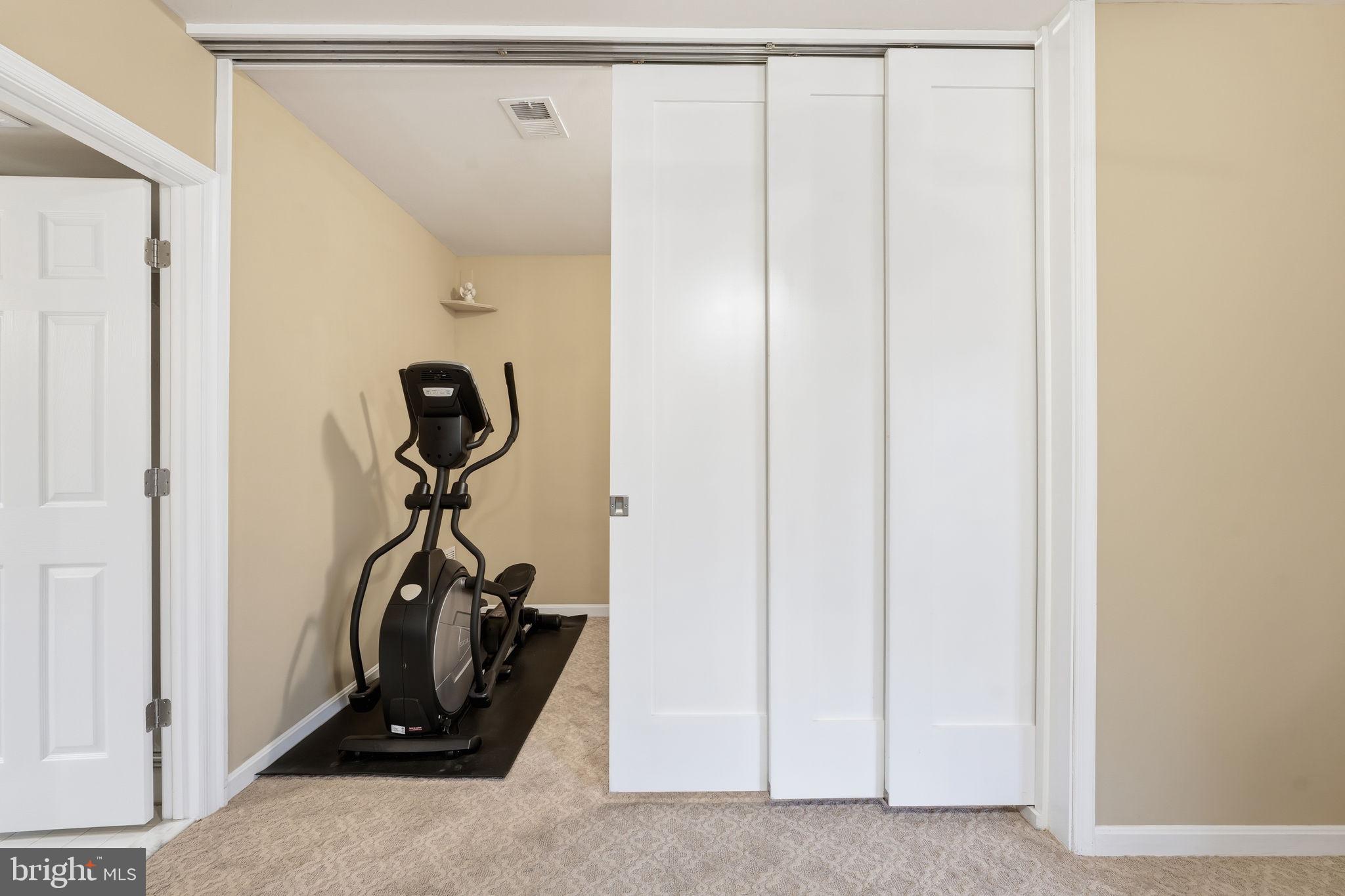 CRESTMONT TOWNHOUSES - Residential