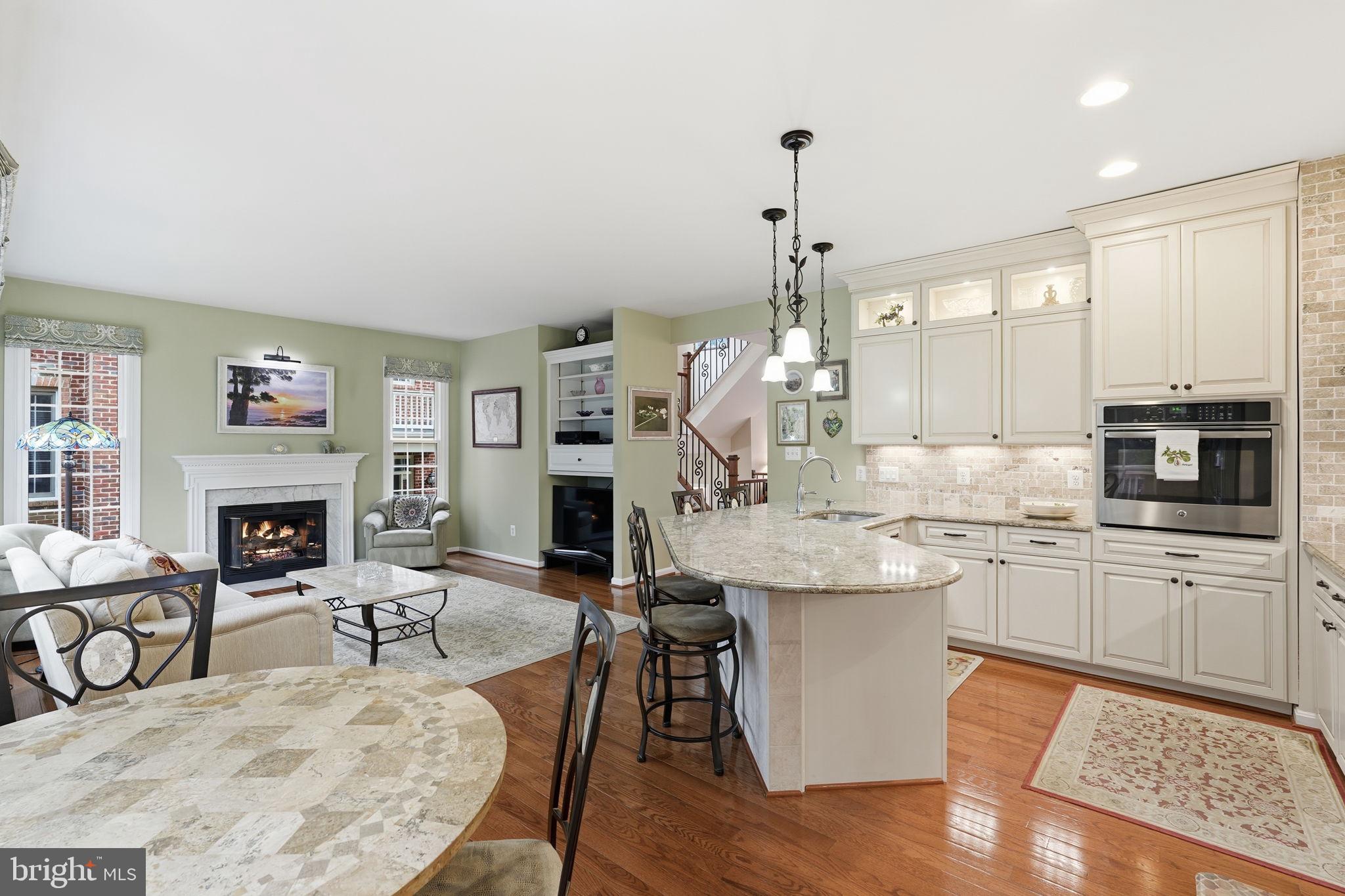 CRESTMONT TOWNHOUSES - Residential