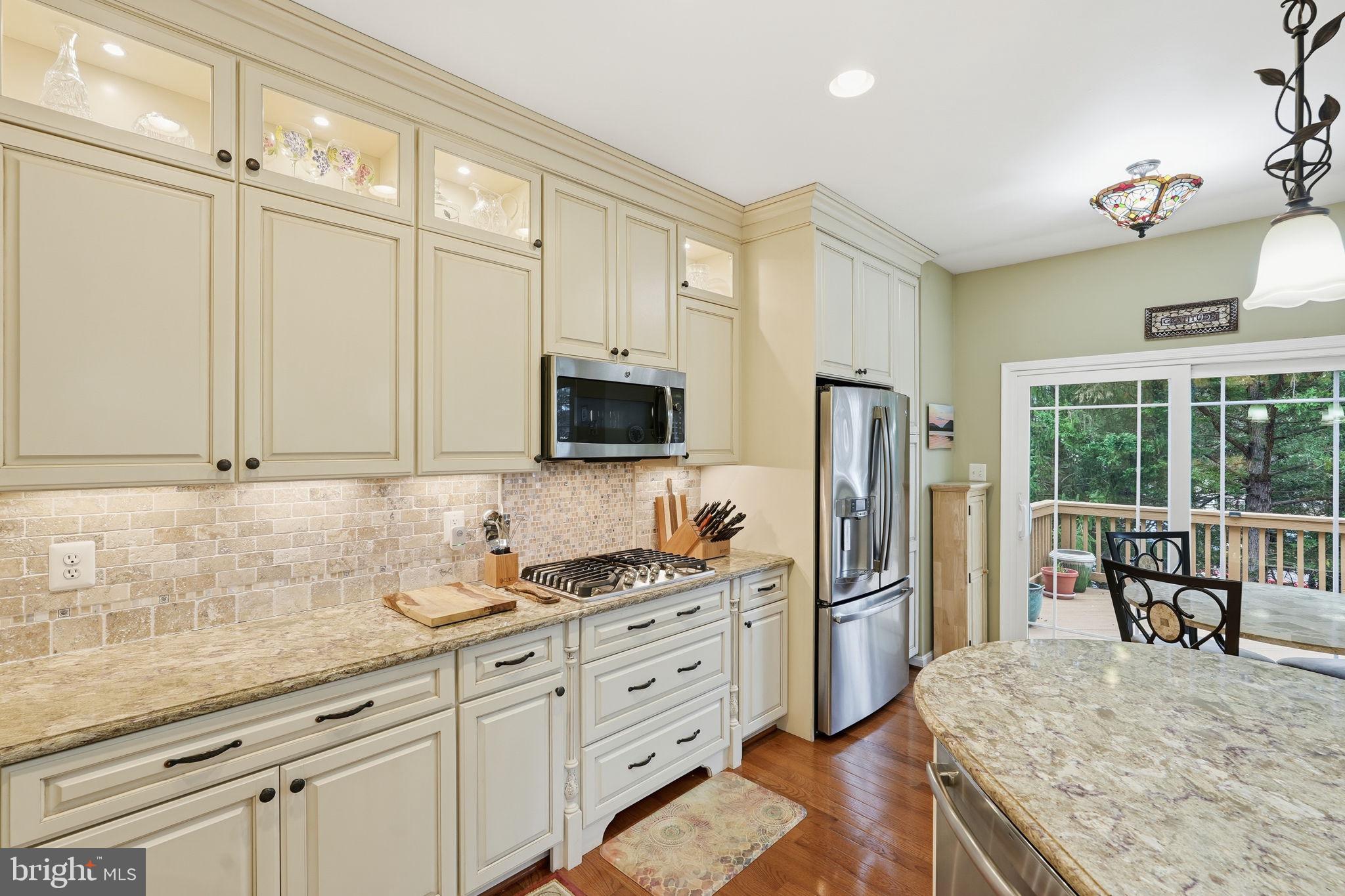 CRESTMONT TOWNHOUSES - Residential