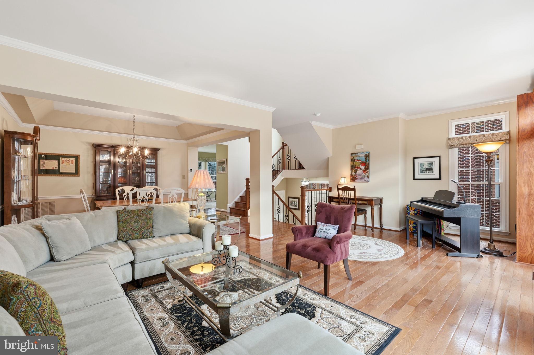 CRESTMONT TOWNHOUSES - Residential